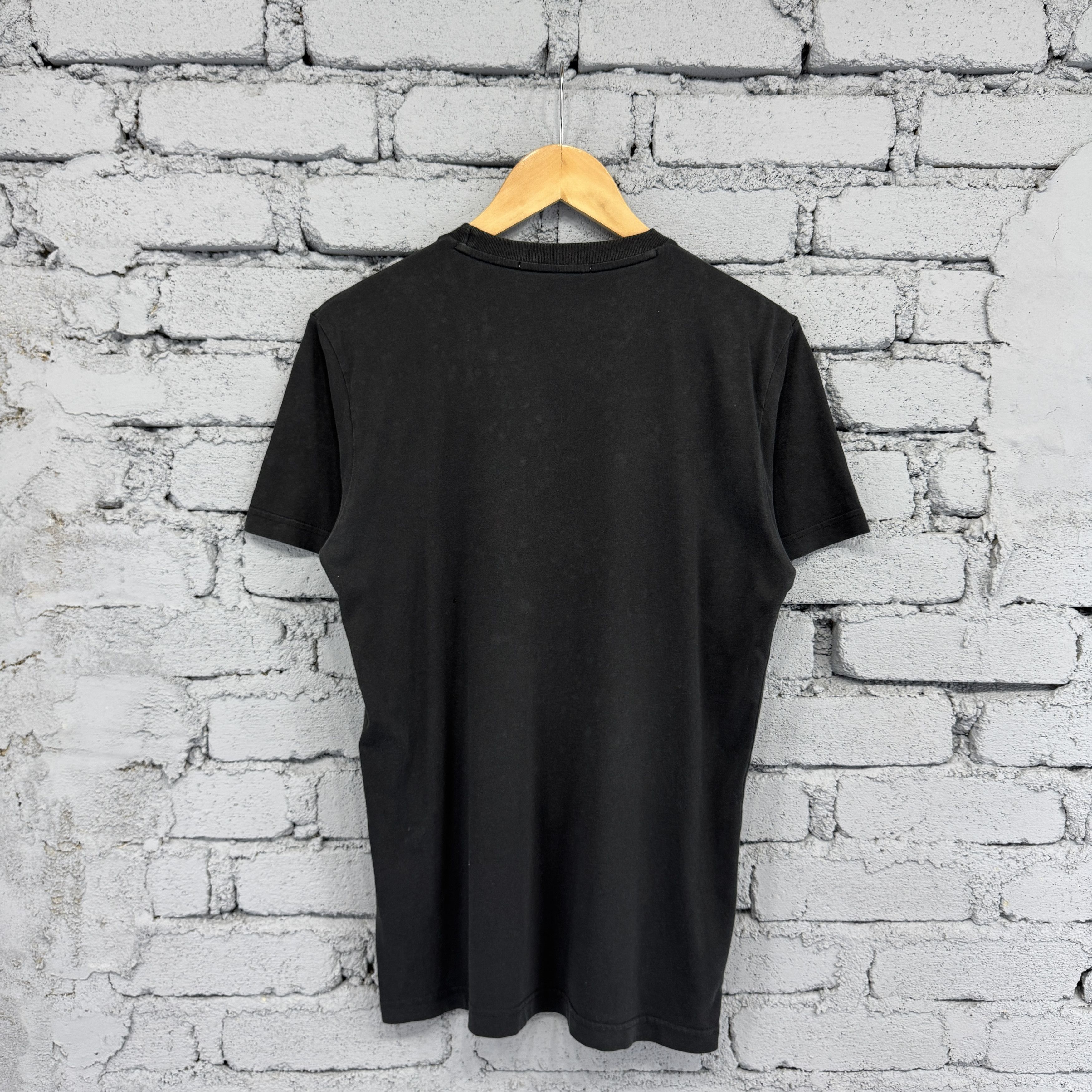 Uniqlo Uniqlo Black Disney Mickey Mouse Sunfaded Tshirt Size US M / EU 48-50 / 2 - 2 Thumbnail