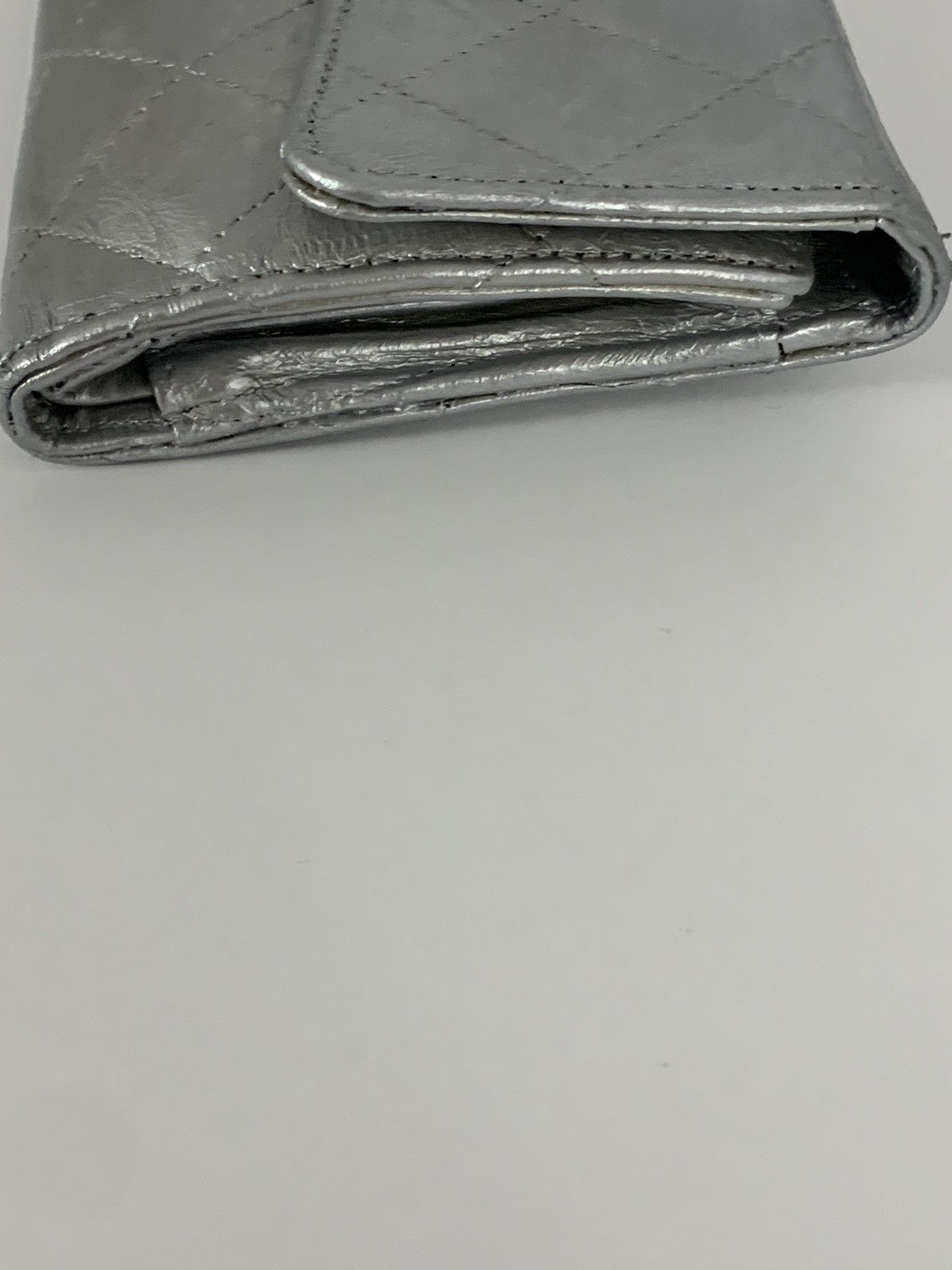 Chanel Wallet Chanel Silver Metallic 2.55 Reissue Size ONE SIZE - 8 Thumbnail