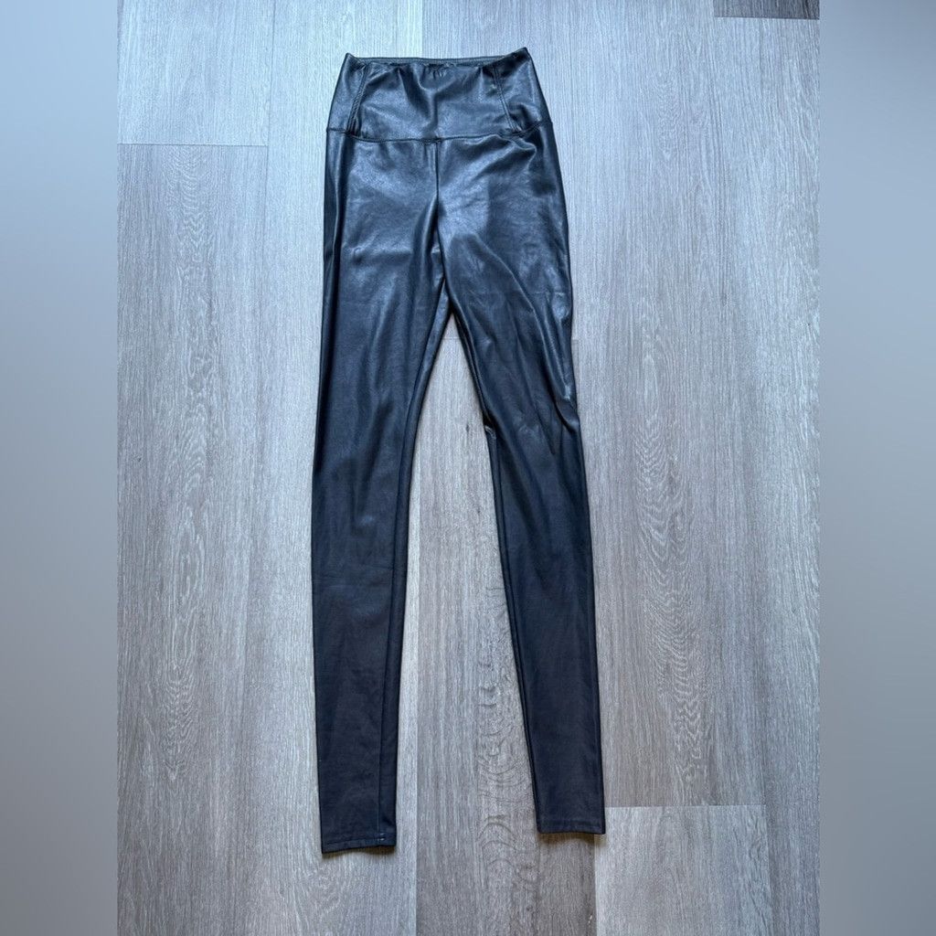 Aritzia Wilfred Charcoal Daria Pants Vegan Leather Leggings Size 28" / US 6 / IT 42 - 1 Thumbnail