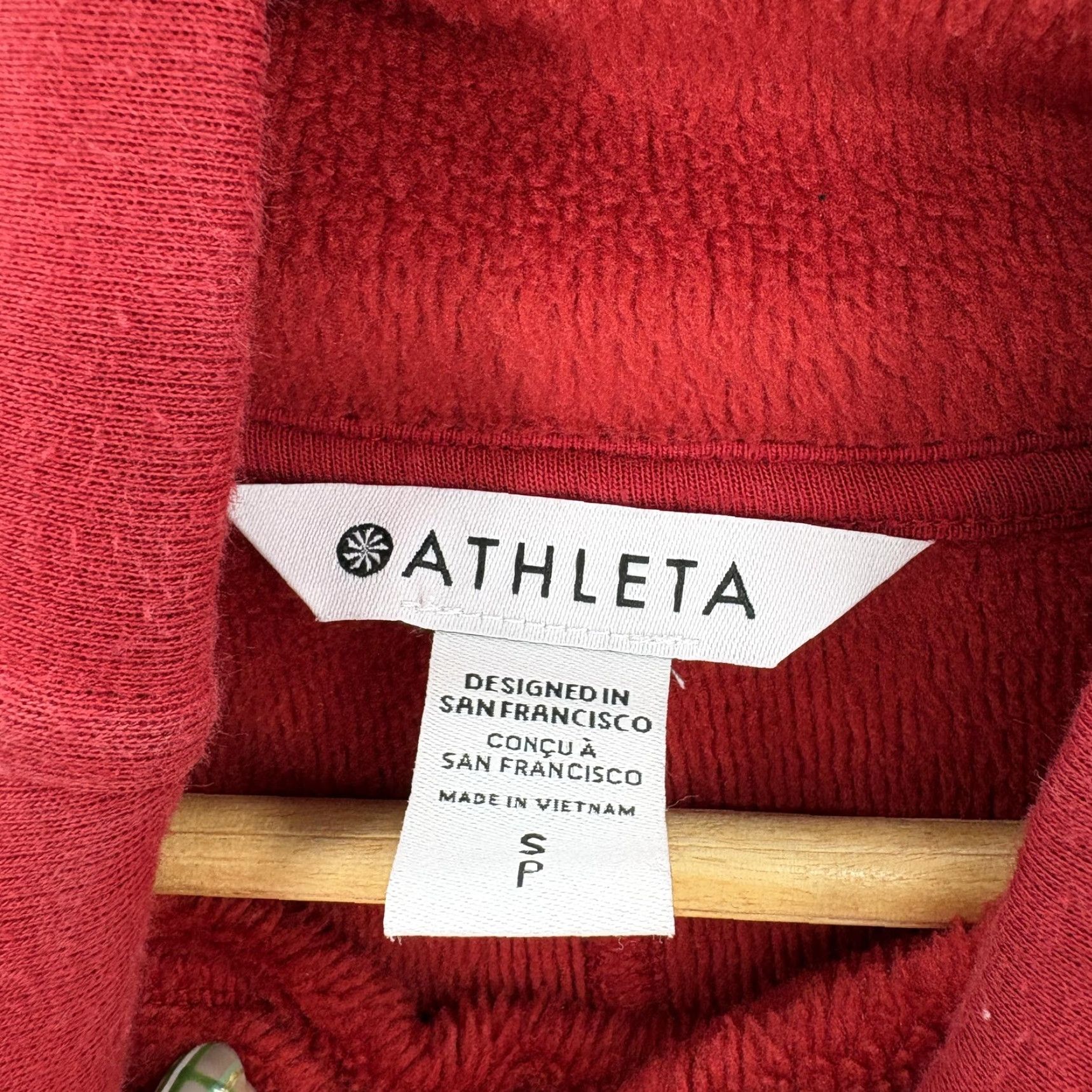 Athleta Athleta Sweatshirt Womens Small Red Cowl Neck Fleece Cozy Karma II Pullover Pocket Zipper Size S / US 4 / IT 40 - 4 Thumbnail