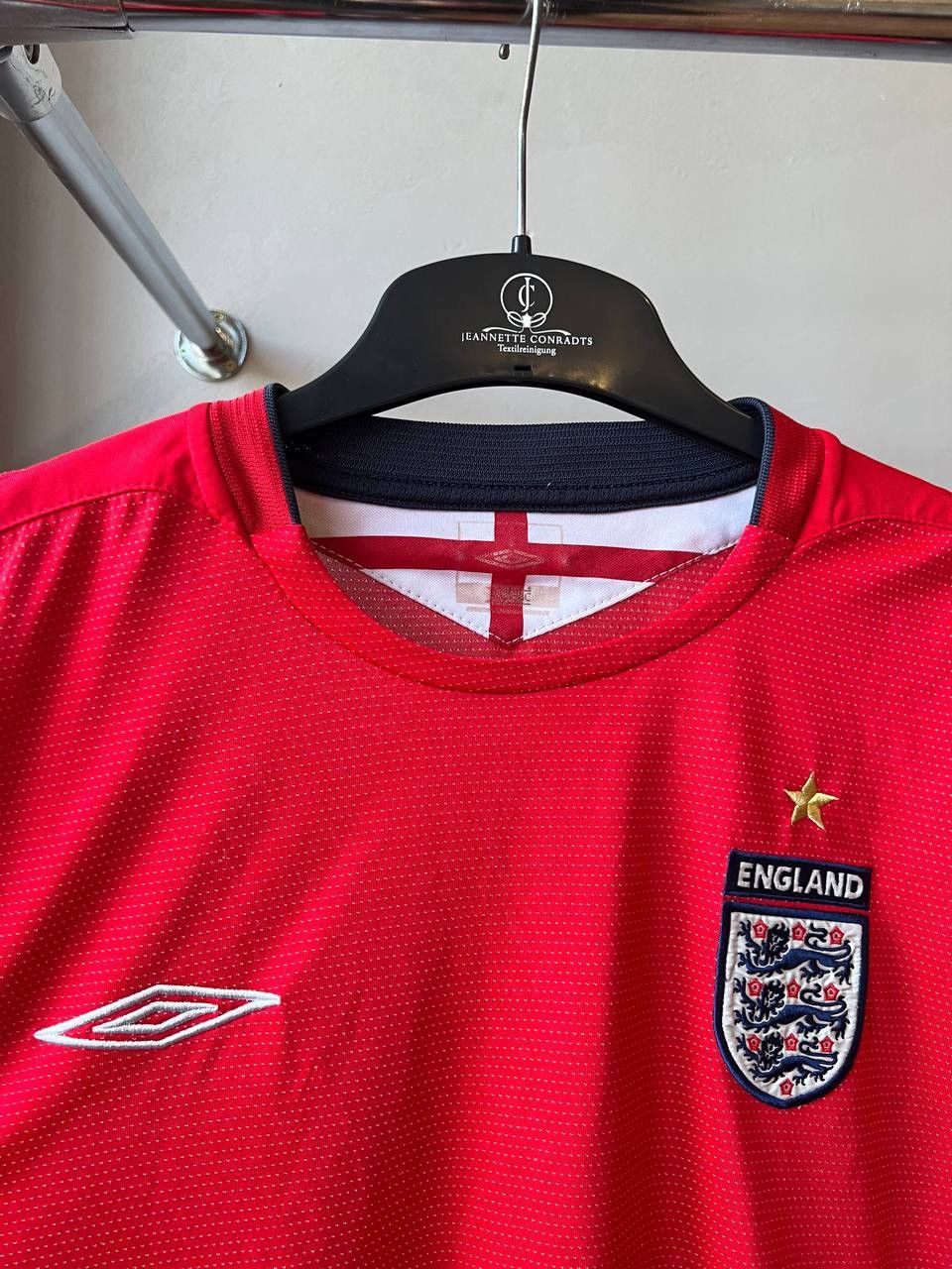 Umbro 2004/06 ENGLAND TEAM AWAY SOCCER JERSEY FOOTBALL SHIRT SZ XL Size US XL / EU 56 / 4 - 5 Thumbnail