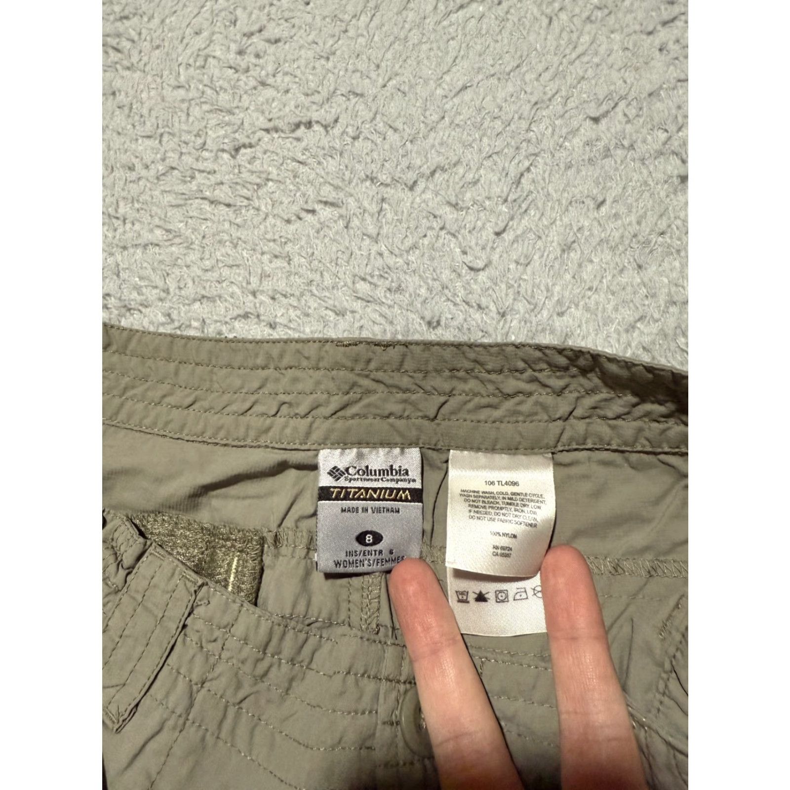 Vintage Columbia Shorts Women Medium Beige 8 Cargo Packable Titanium Adjustable Waist Size 32" / US 10 / IT 46 - 2 Thumbnail