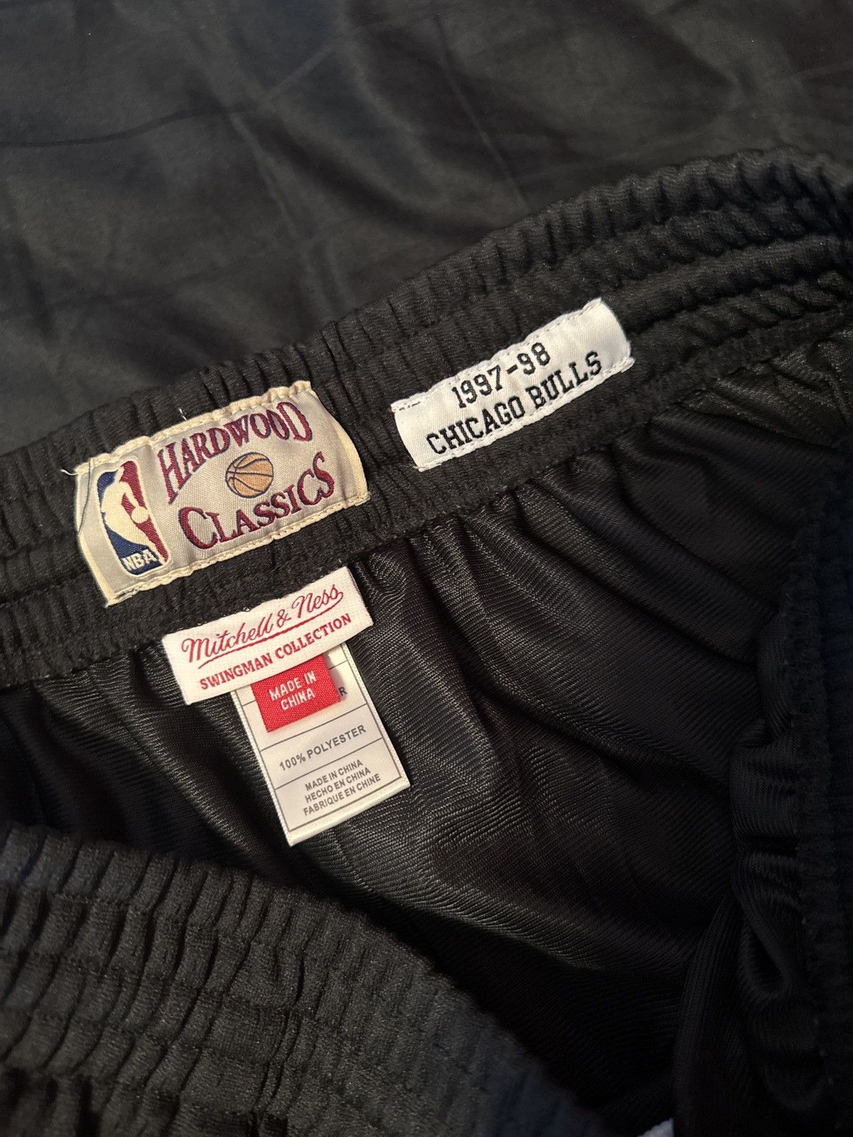 Mitchell & Ness 97-98 Chicago Bulls Shorts Size US 32 / EU 48 - 3 Thumbnail