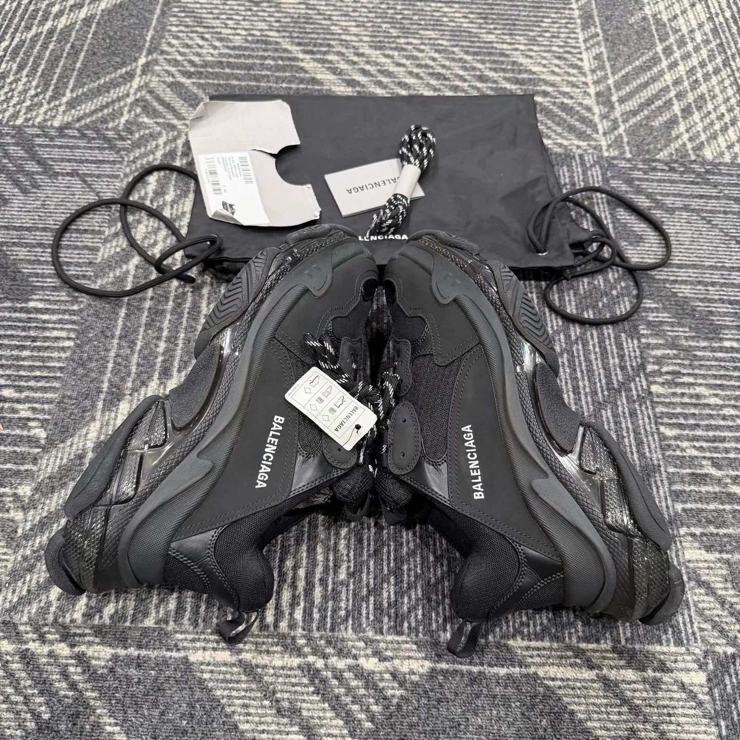 Balenciaga Balenciaga Triple S Low-Top Sneakers 44 Size US 5 / EU 37 - 3 Thumbnail
