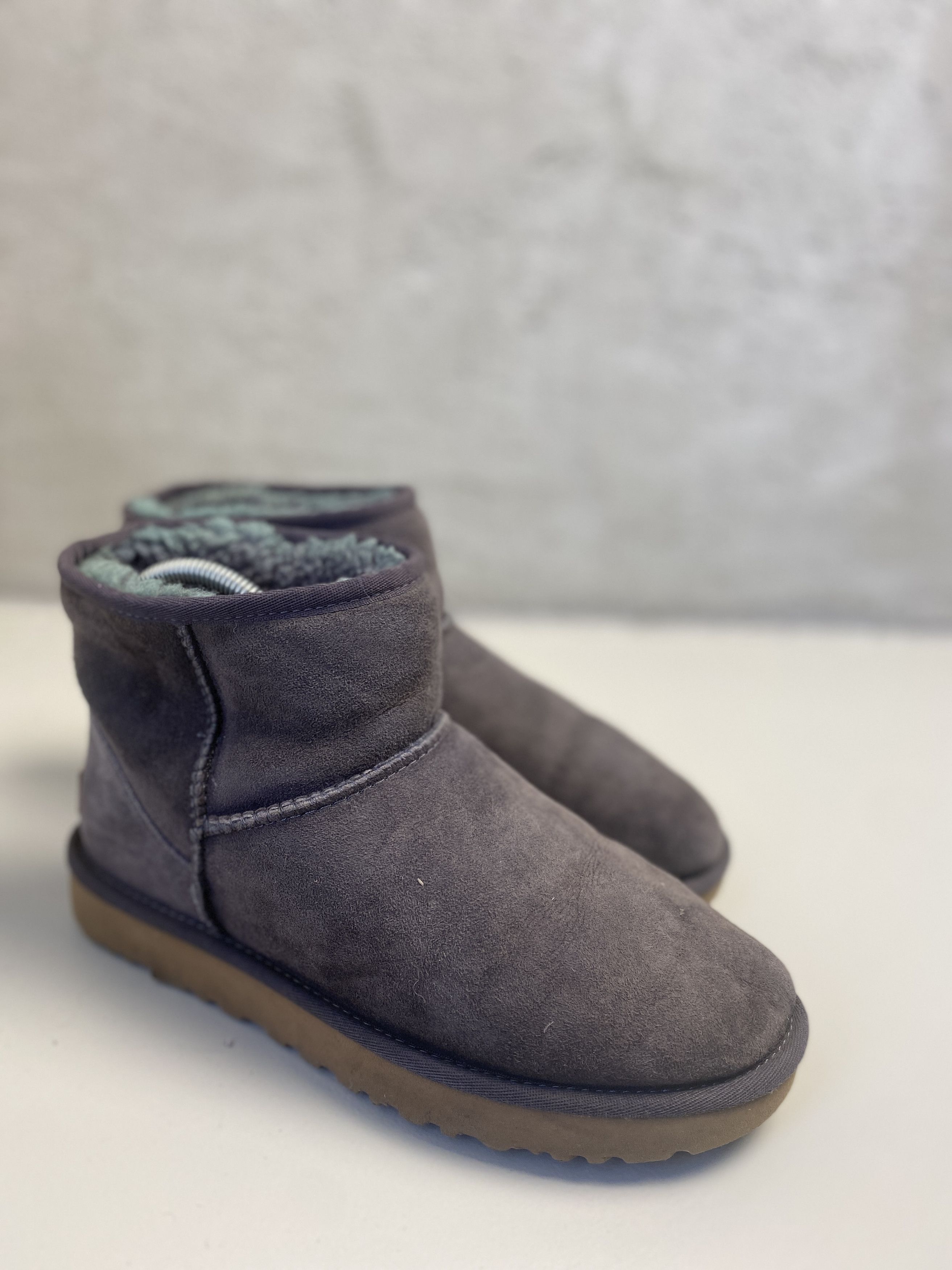 Ugg UGG Classic Mini II boots winter Size US 9 / IT 39 - 2 Thumbnail