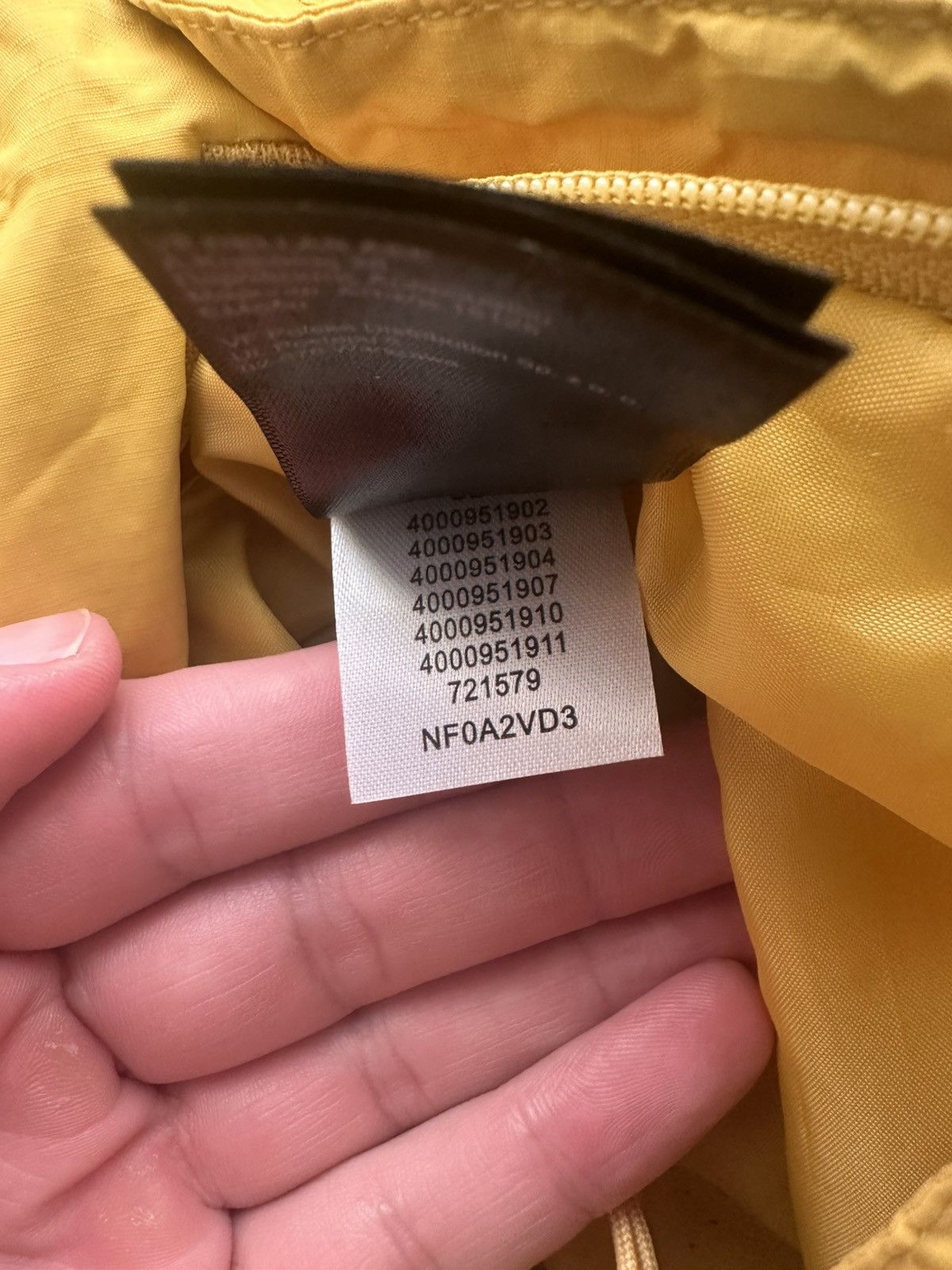 The North Face The North Face Yellow Zip zip rain jacket windbreaker Size US L / EU 52-54 / 3 - 6 Thumbnail
