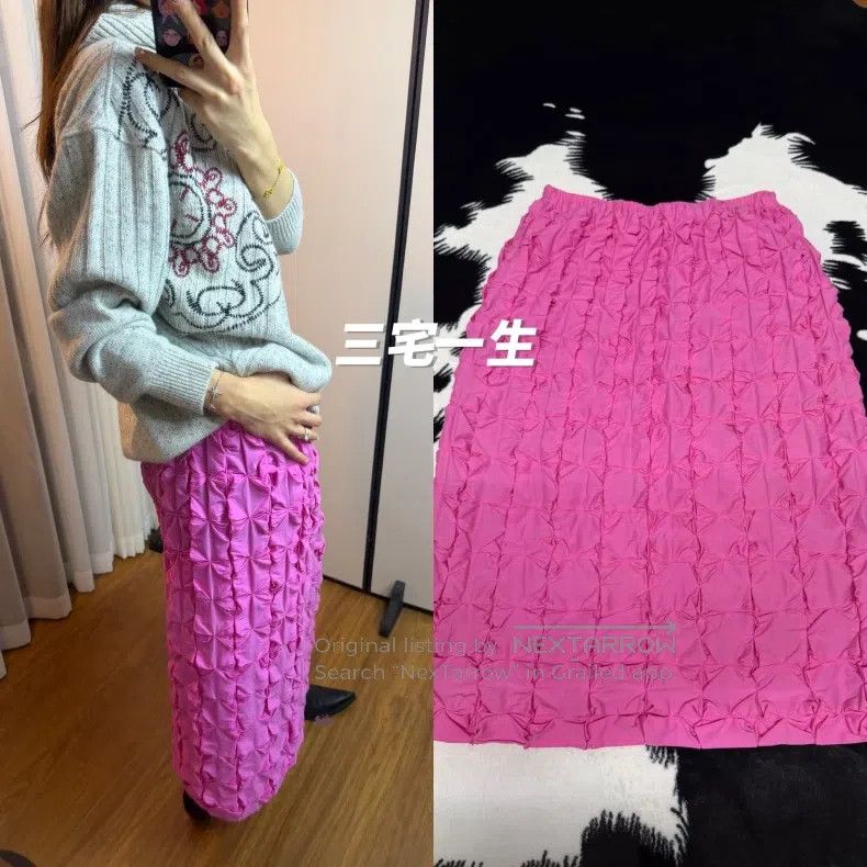 Issey Miyake Issey Miyake Pink Bubble Pleated Midi Skirt Size 25" / US 0 / IT 36 - 1 Thumbnail