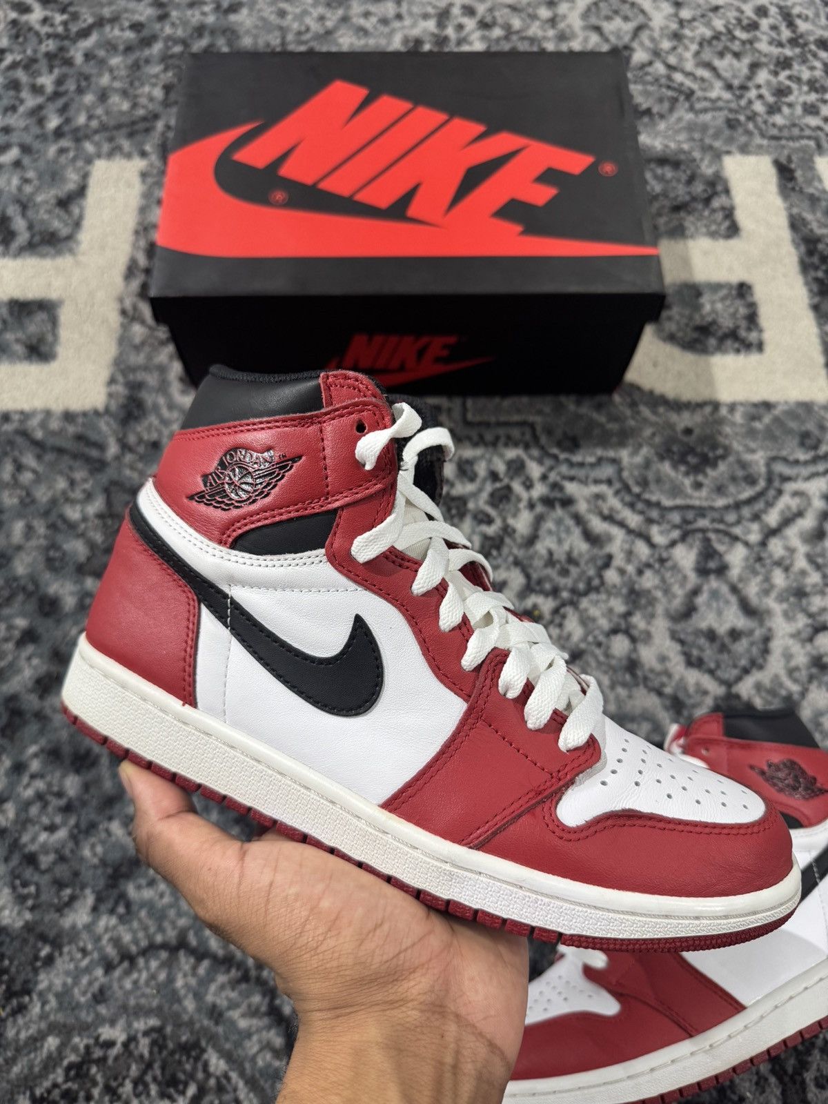 Jordan Brand Air Jordan 1 Retro Chicago (2015) Size US 8 / EU 41 - 5 Thumbnail
