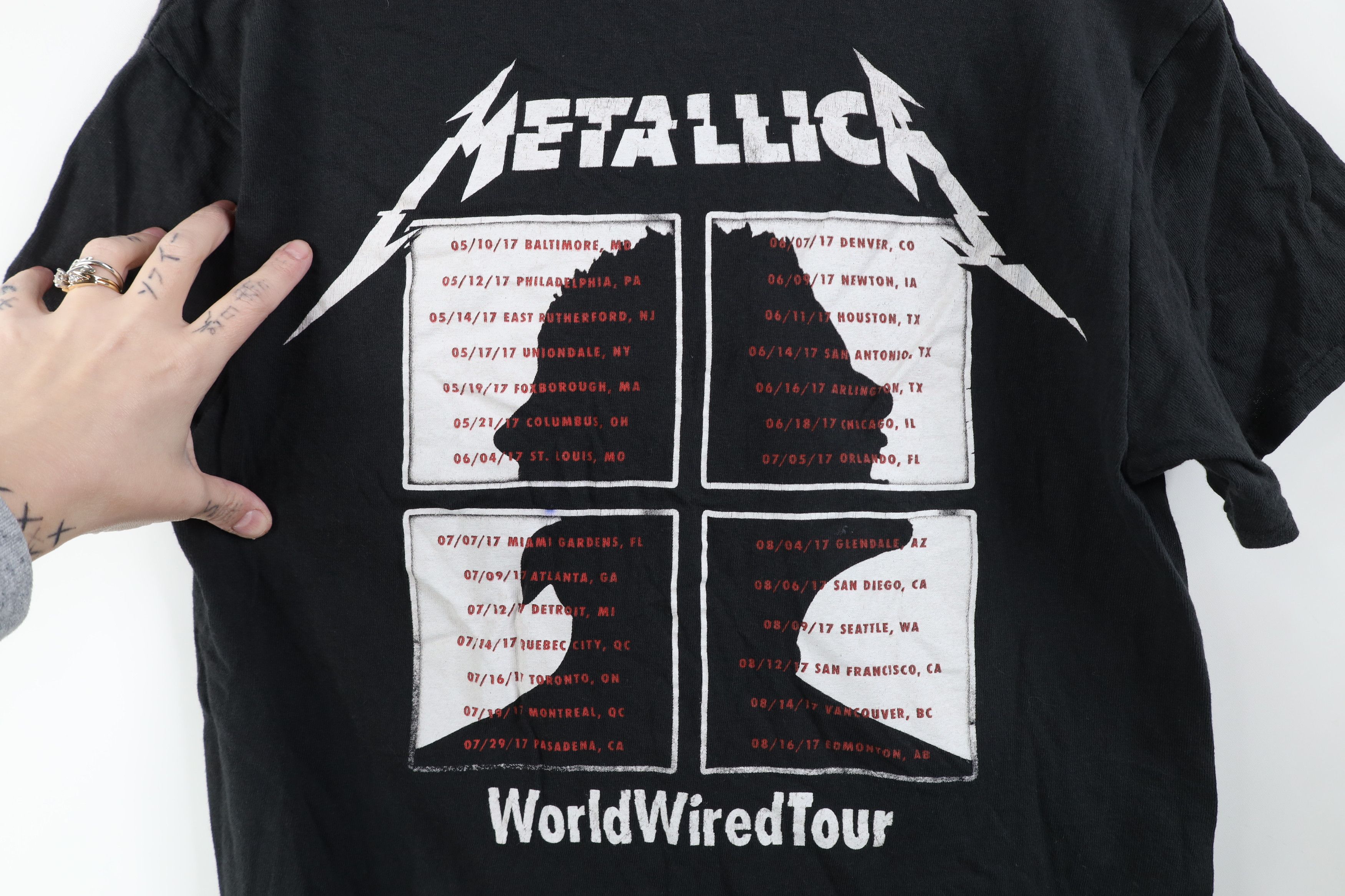 Vintage Y2K World Wired Tour Metallica Band T-Shirt Black Cotton Size US M / EU 48-50 / 2 - 11 Thumbnail