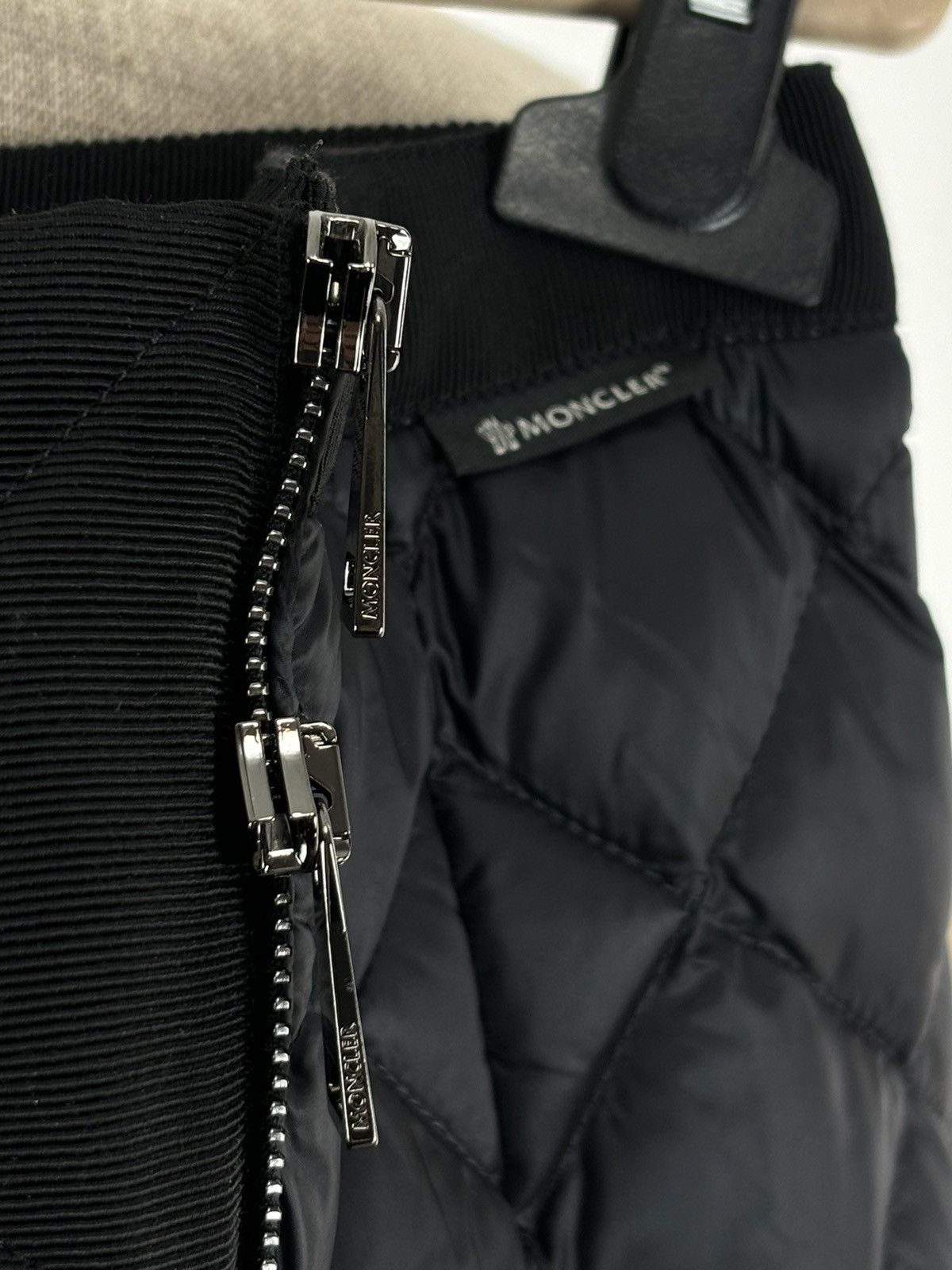 Moncler × Moncler Gamme Bleu × Moncler Grenoble NEW GONNA Logo Zip Pencil Down Puffer Quilted Long Straight Skirt Size 27" / US 4 / IT 40 - 19 Thumbnail