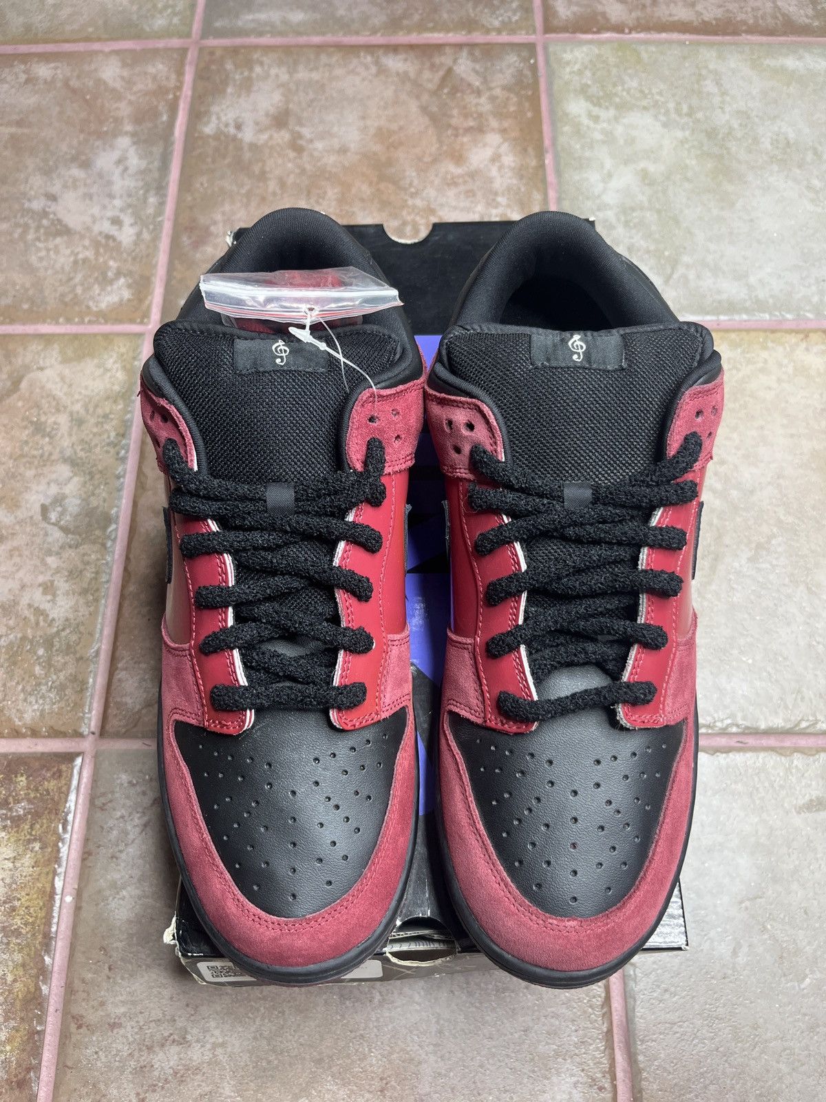 Nike SB MILLIE VANILLIE SB DUNK LOW Size US 13 / EU 46 - 3 Thumbnail