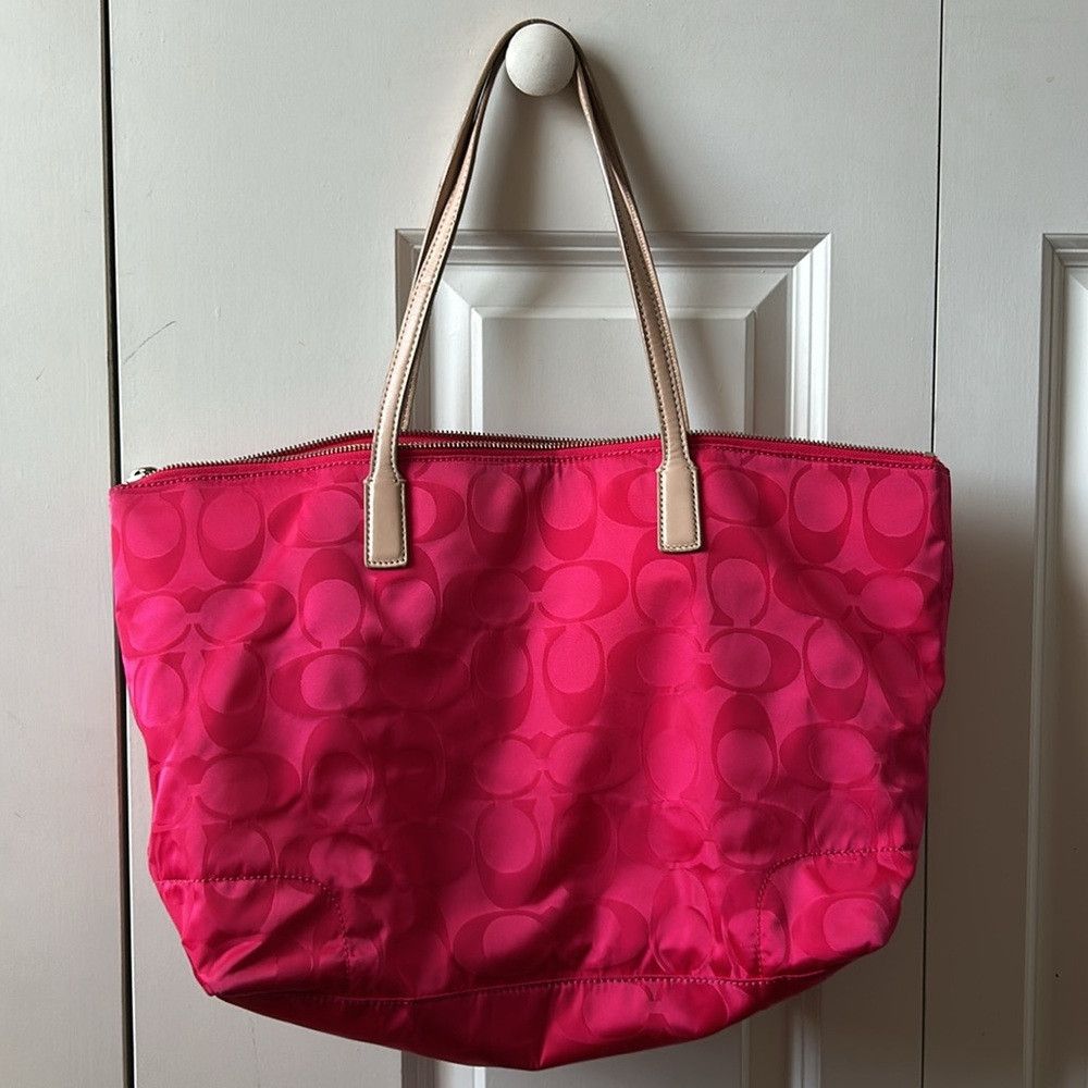Coach Coach Pink Shoulder Bag w/ Leather Handles, Zipper Closure Size ONE SIZE - 4 Thumbnail