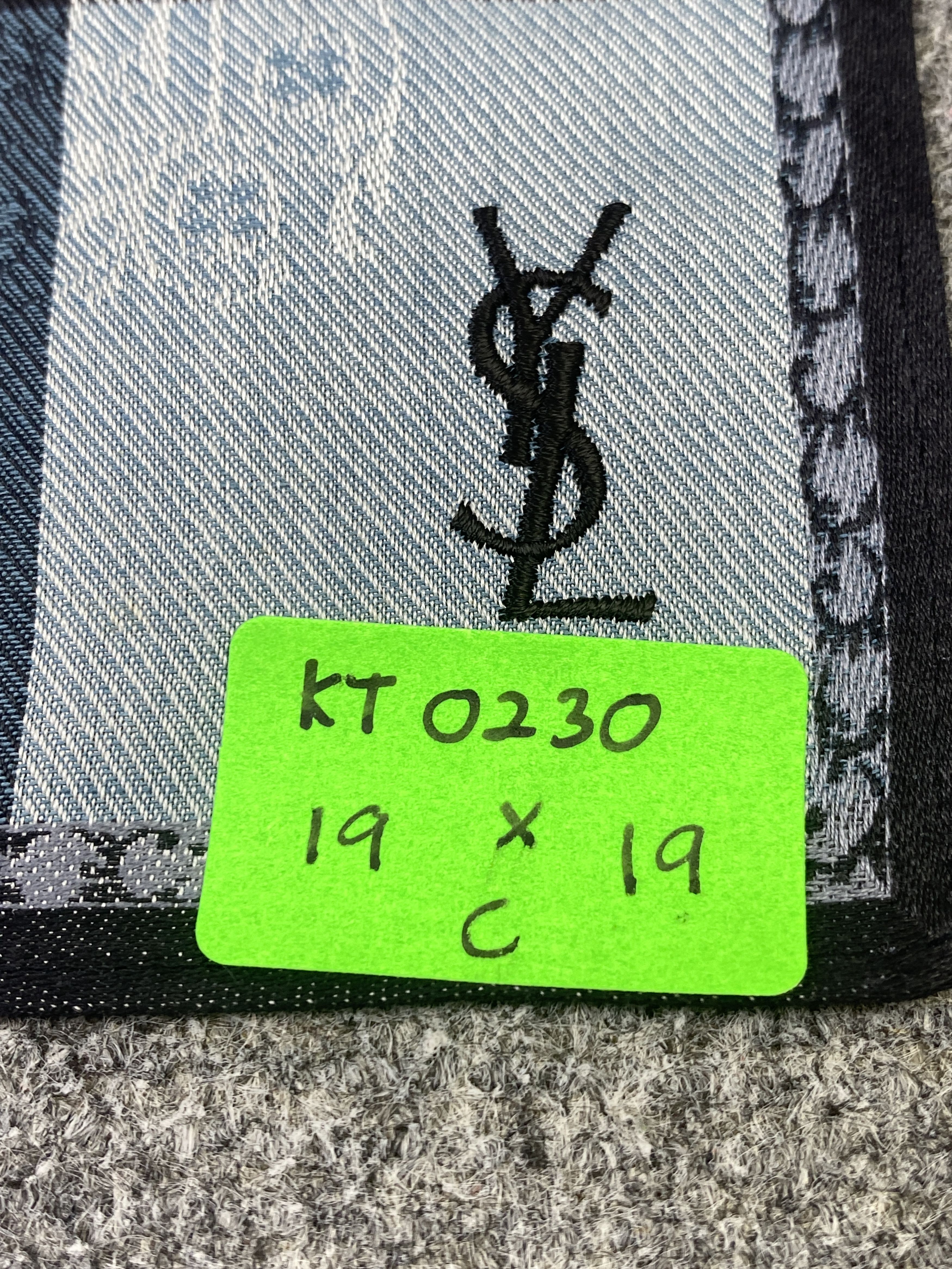 Yves Saint Laurent Yves Saint Laurent Handkerchief / Neckerchief KT0230 Size ONE SIZE - 9 Thumbnail