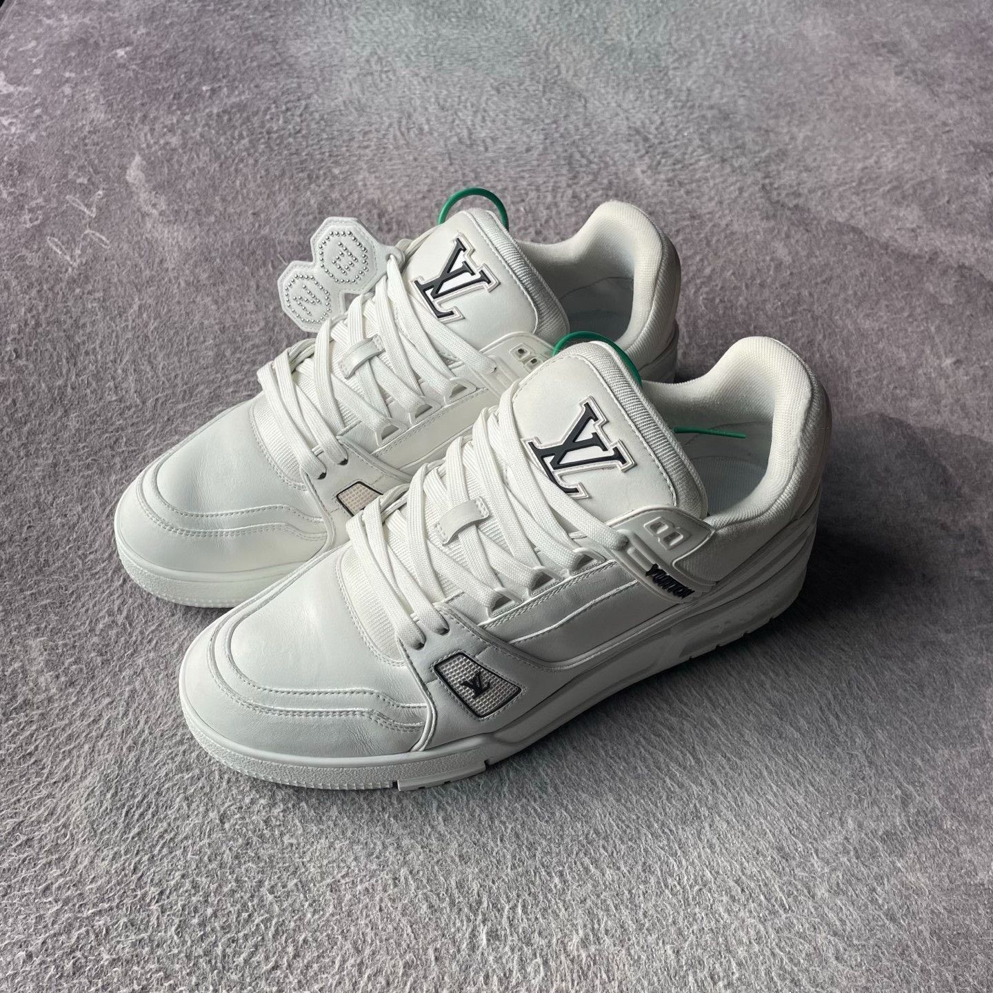 Louis Vuitton Louis Vuitton Collab White Lowtop Sneakers 41 Men Size US 8.5 / EU 41-42 - 1 Thumbnail