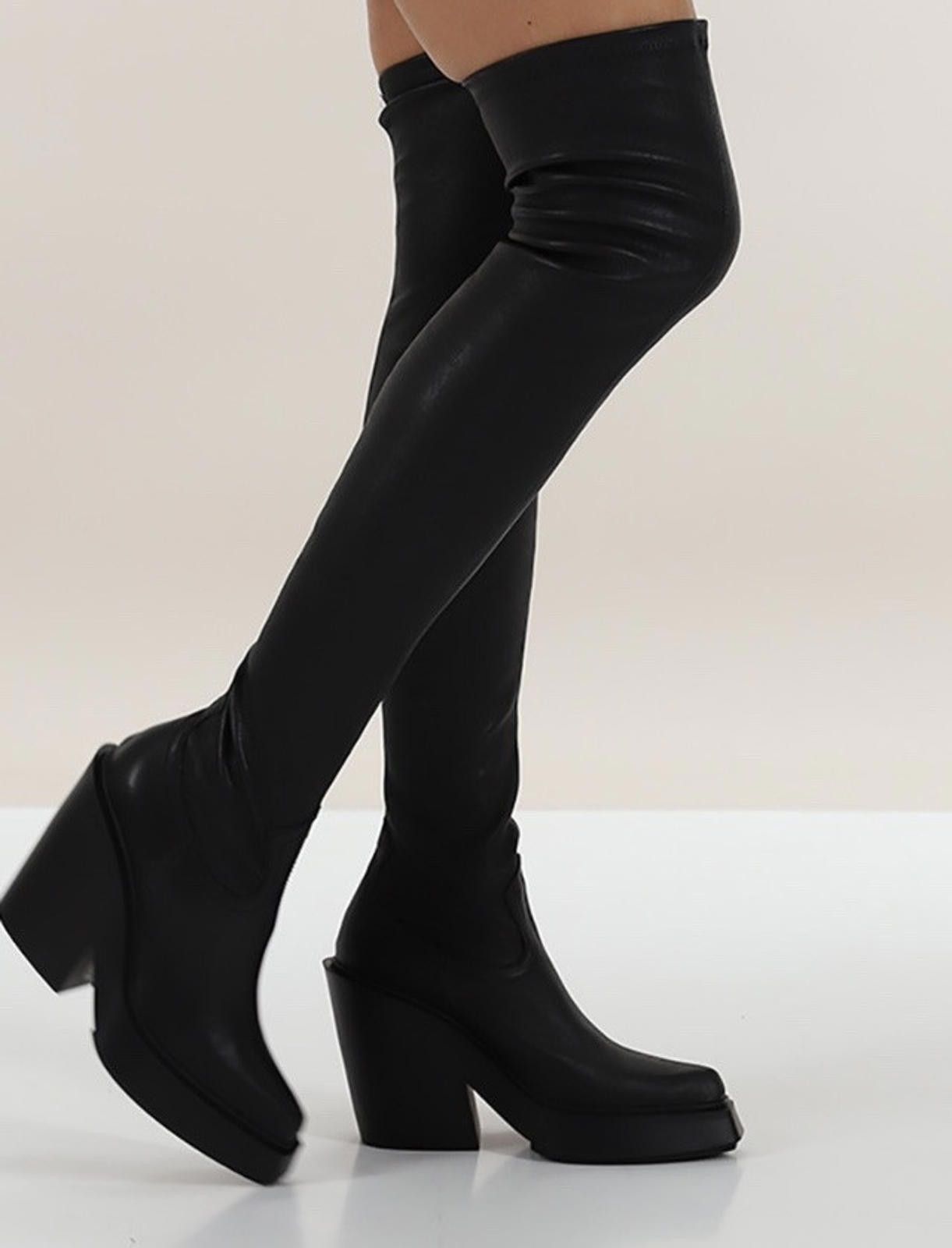 VIC MATI Vic Matie Glove Fit Leather Pointer Boots Italy Sz9 $1100 Size US 9 / IT 39 - 4 Thumbnail