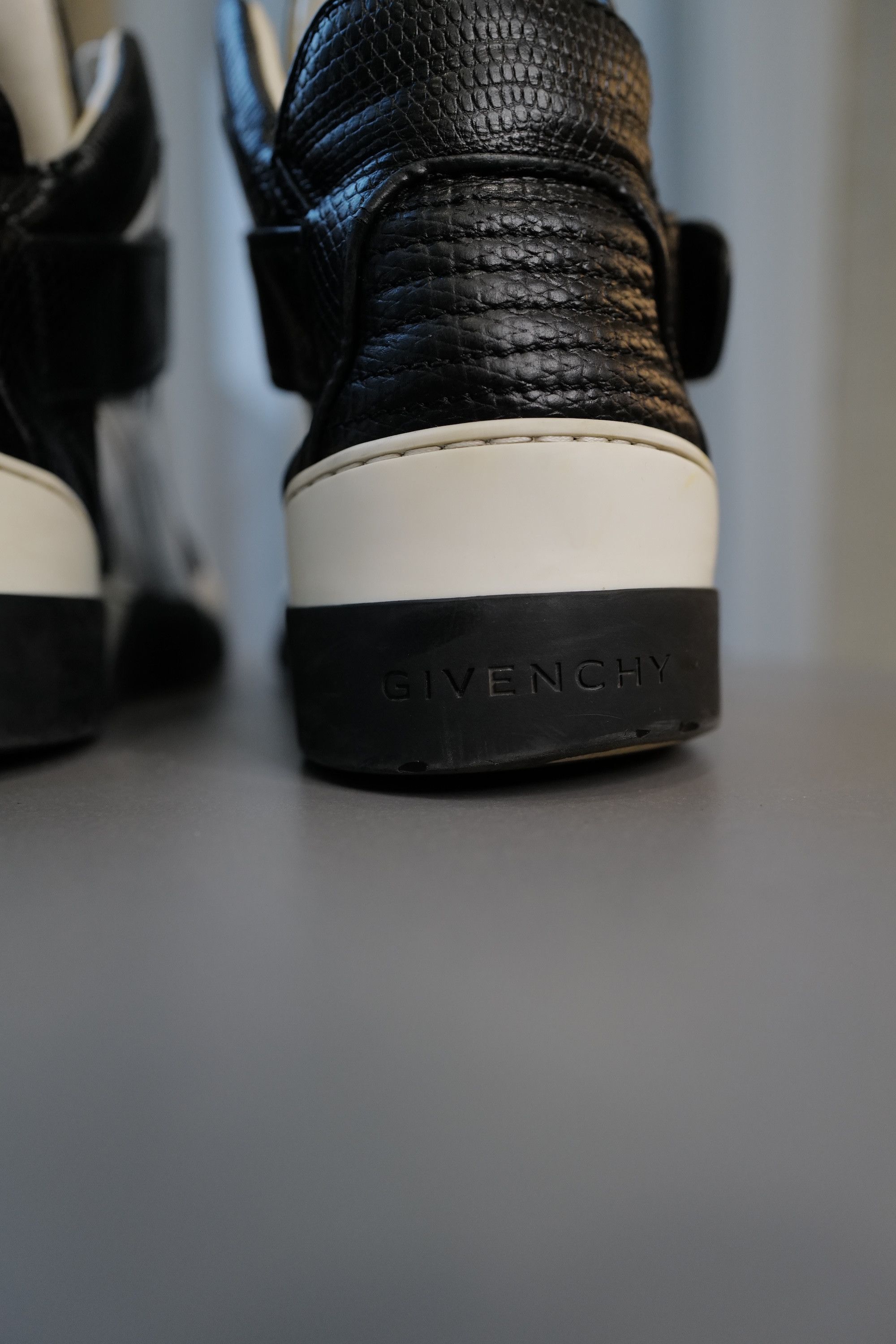Givenchy Givenchy Hi Top Leather Sneakers Size US 8 / EU 41 - 18 Thumbnail