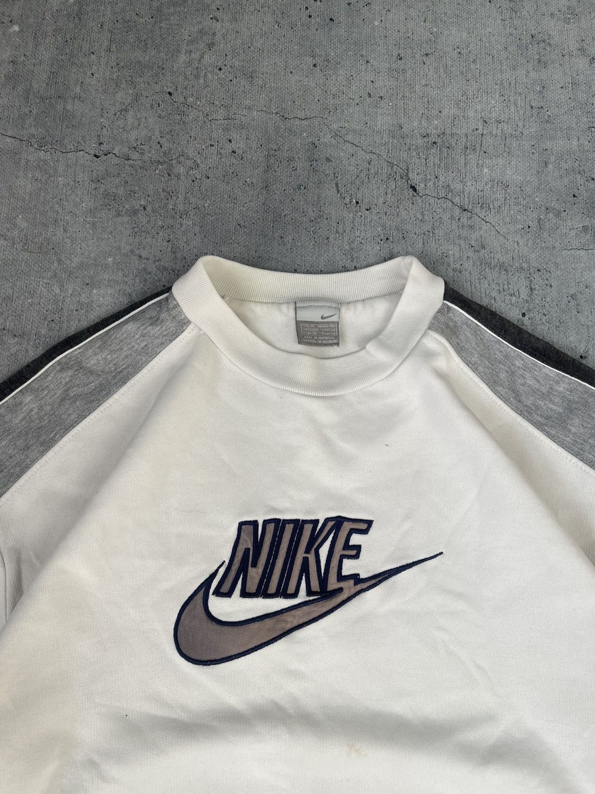 Nike Nike Vintage Sweatshirt Big Logo Faded Boxy Japanese Y2K Size US XL / EU 56 / 4 - 3 Thumbnail