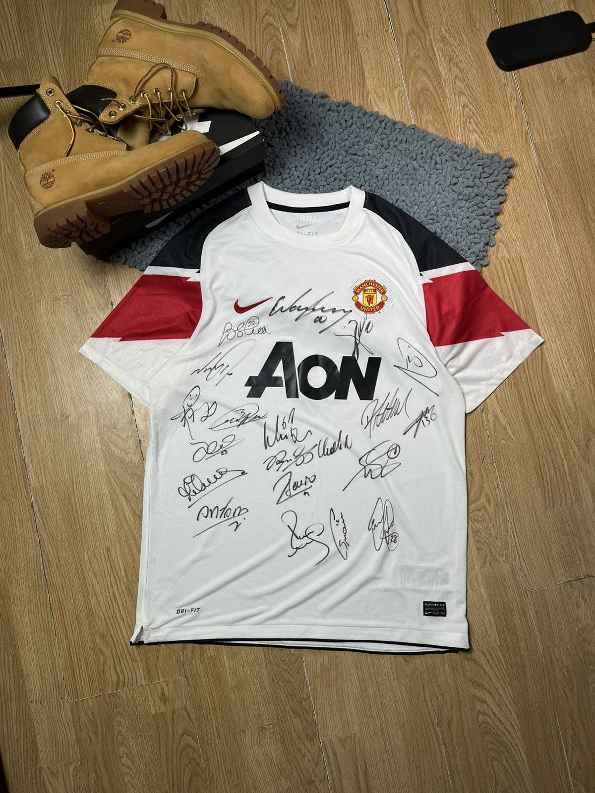 Nike 🧯CRAZY NIKE MANCHESTER UNITED VINTAGE 2010/11 SIGNED JERSEY Size US L / EU 52-54 / 3 - 1 Thumbnail