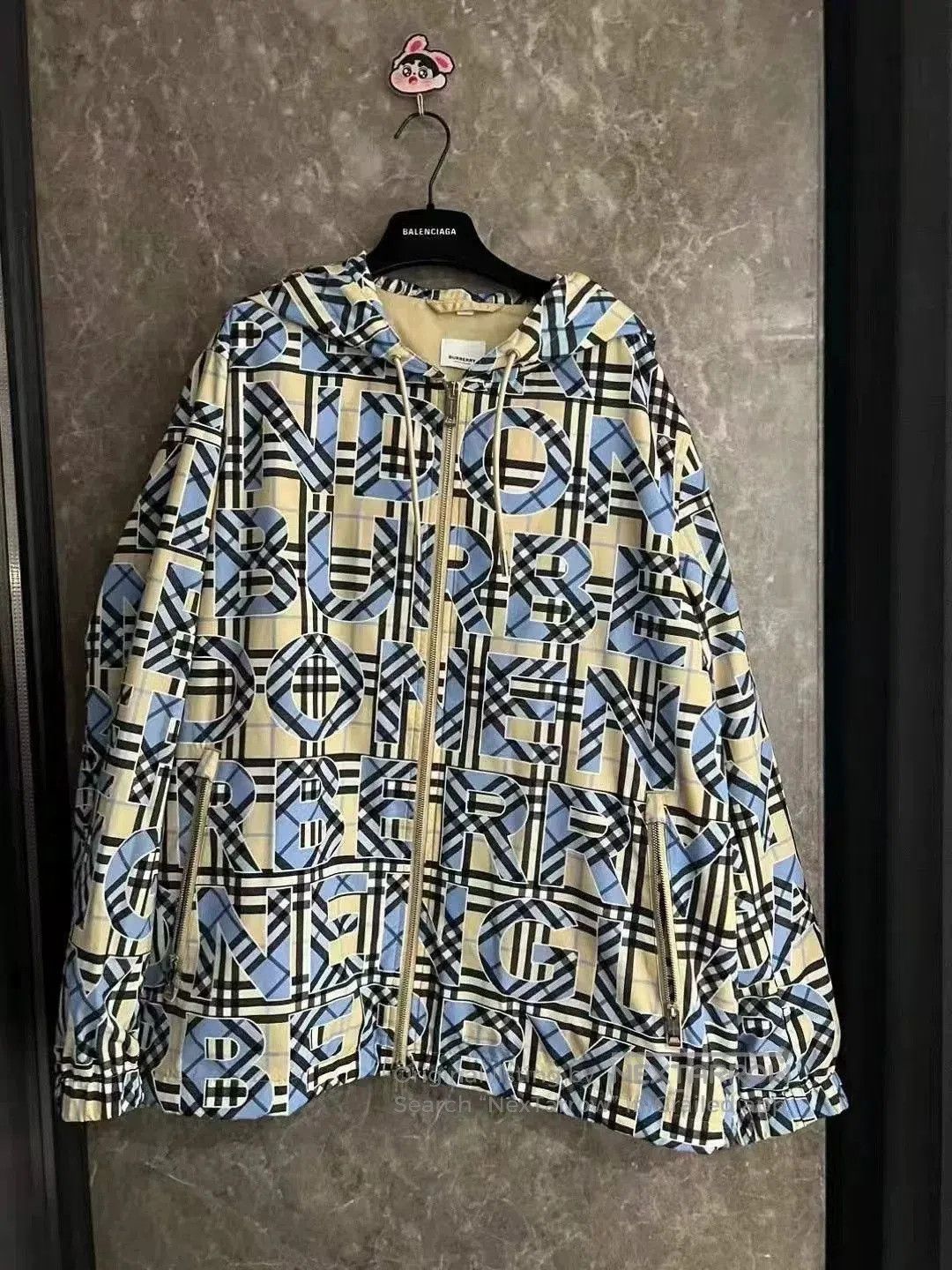 Burberry Burberry Printed Hooded Jacket. Size US L / EU 52-54 / 3 - 1 Thumbnail