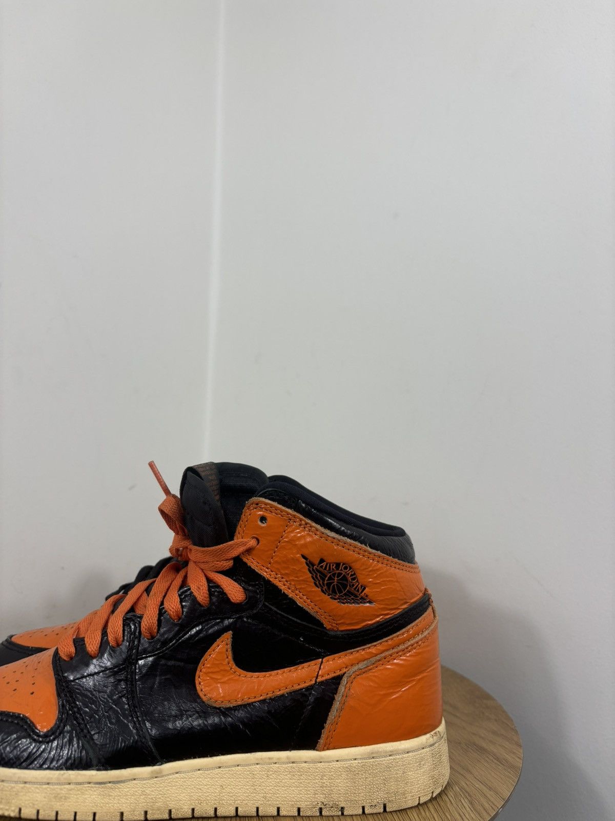 Jordan Brand Air Jordan 1 Retro High OG Shattered Backboard 3.0 Sneakers Size US 6 / EU 39 - 12 Thumbnail