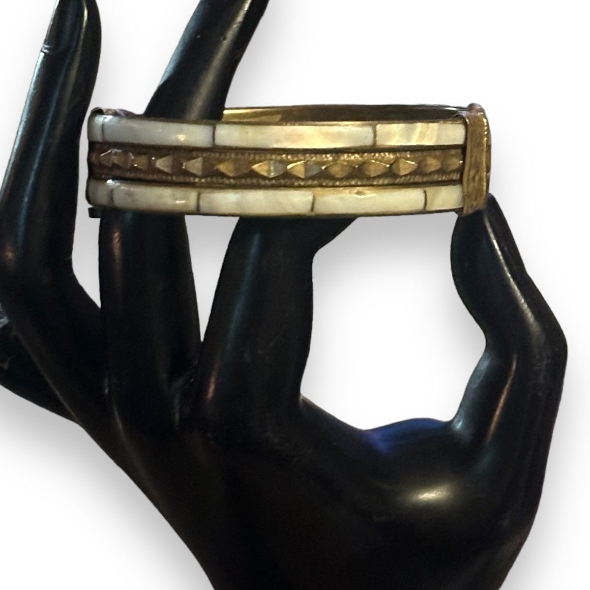 Vintage Vintage brass mother of Pearl inlay hinged bangle bracelet Size ONE SIZE - 2 Thumbnail