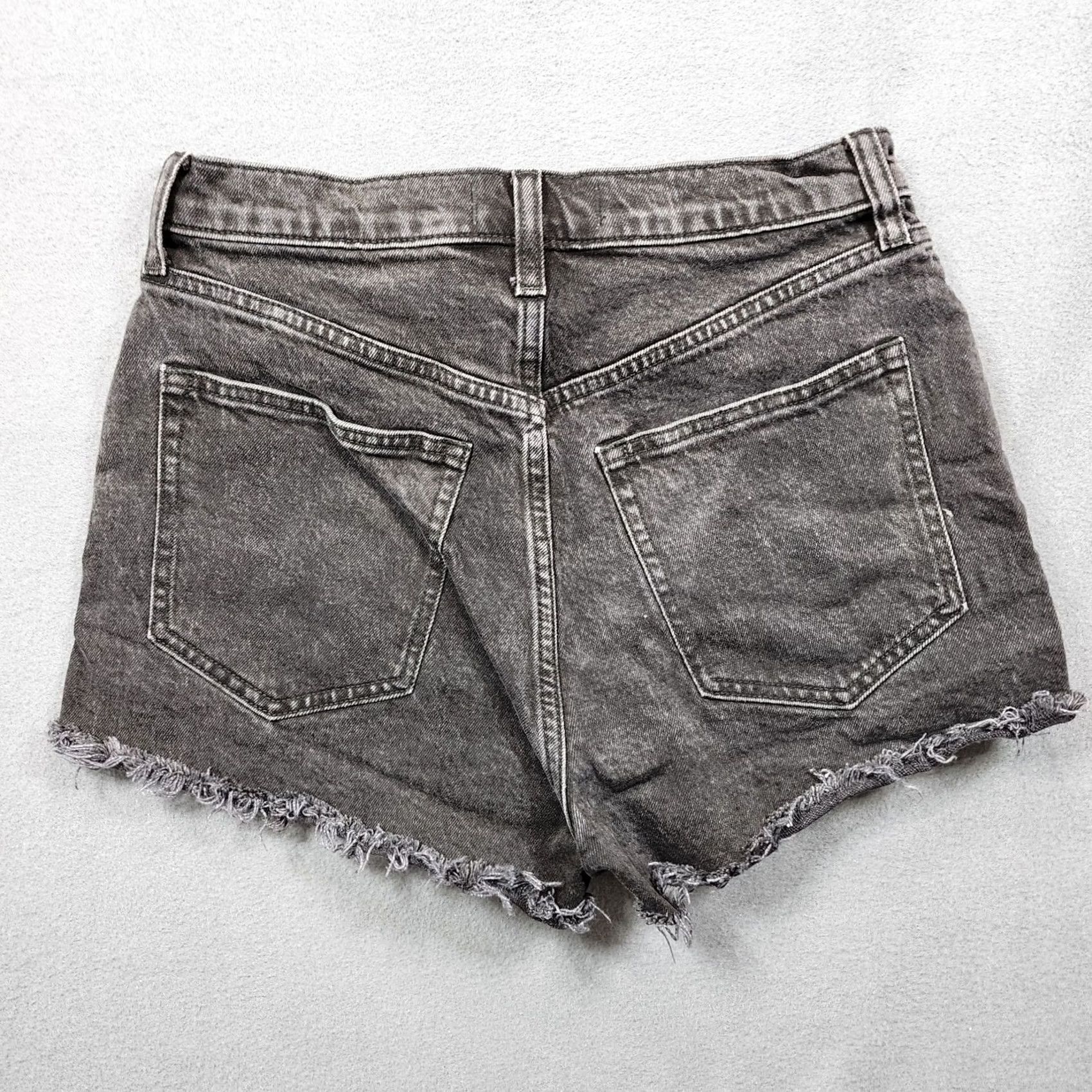 Abercrombie & Fitch Abercrombie & Fitch Short Curve Love High Rise Mom Size 6 Black Denim 2" Inseam Womens Size 28" / US 6 / IT 42 - 2 Thumbnail