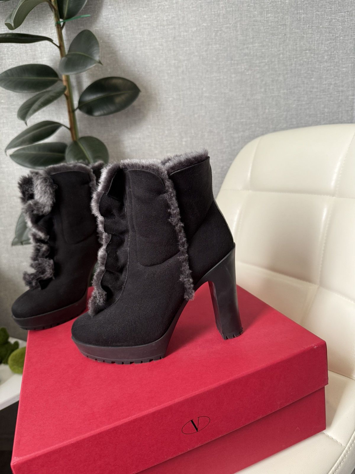 Valentino Valentino Garavani Black Suede Shearling Platform Ankle Boot Size US 7 / IT 37 - 2 Thumbnail