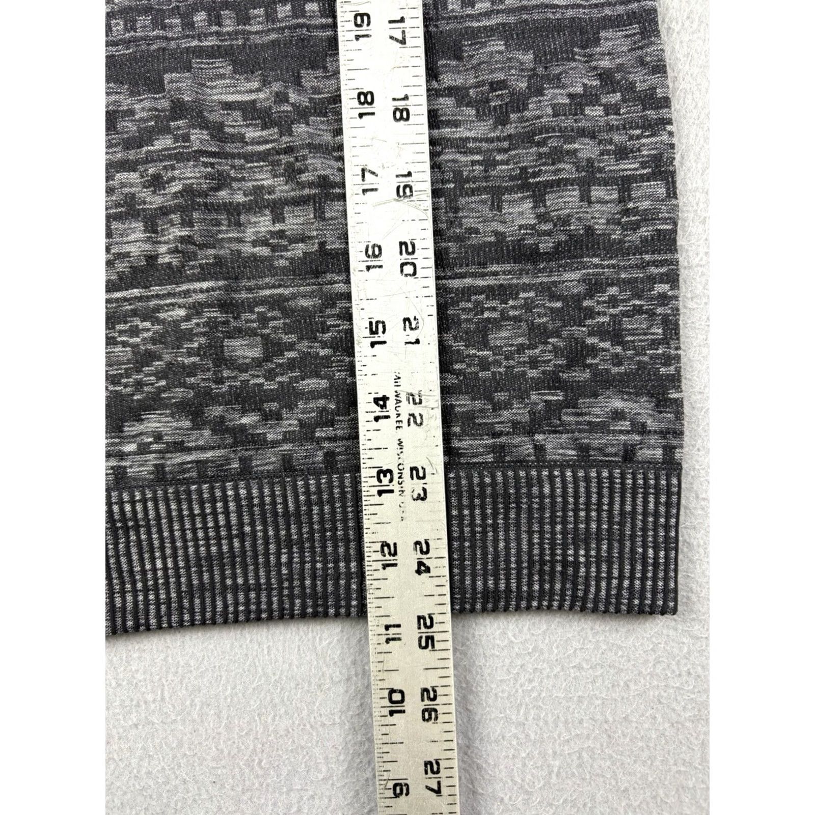 Lululemon Lululemon Shirt Womens Small Gray Fair Isle Pullover Long Sleeve Crew Neck Holiday Winter T-Shirt Modern Athletic Size S / US 4 / IT 40 - 5 Thumbnail
