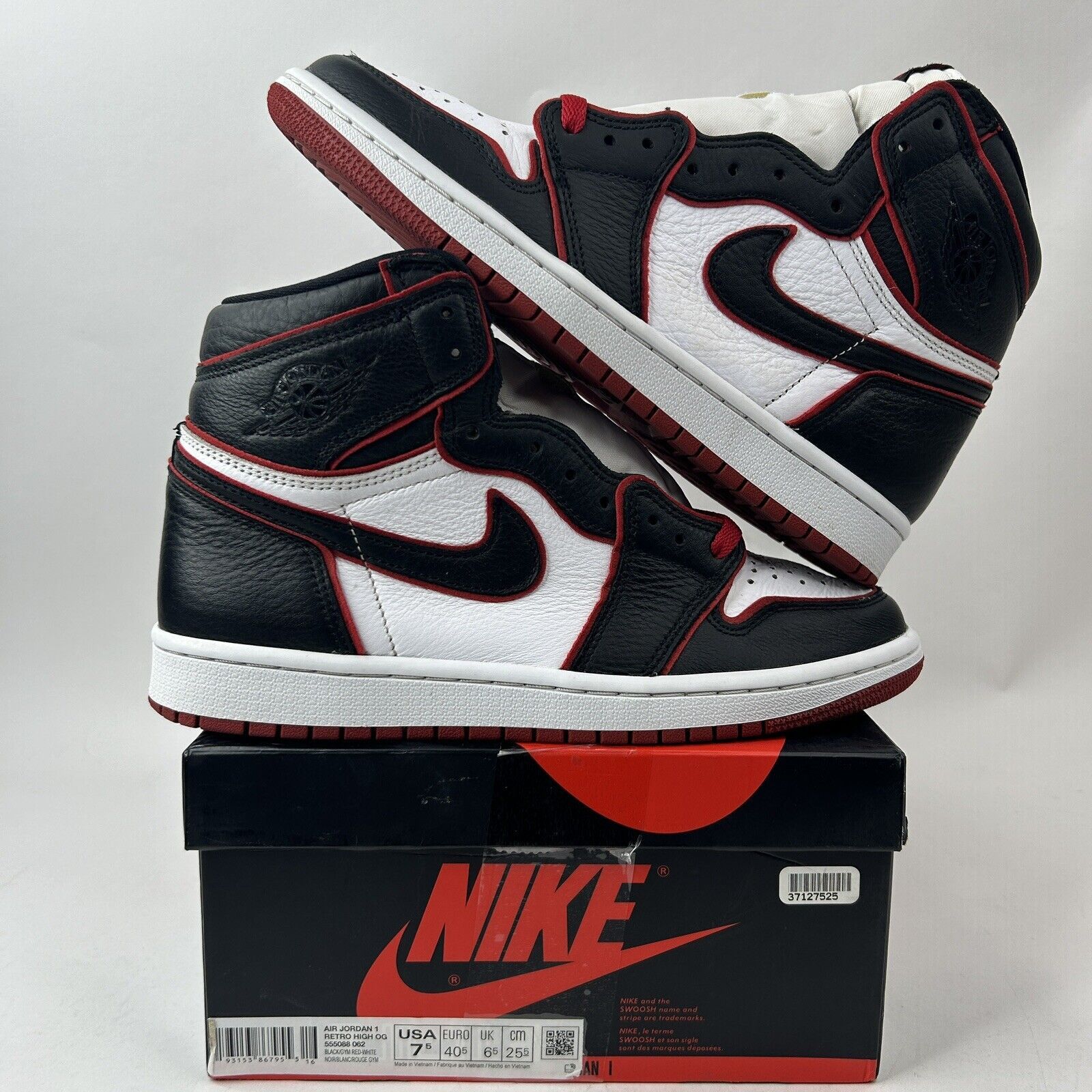 Nike Nike Air Jordan 1 Retro High OG “Bloodline” 2024 Size US 9 / IT 39 - 1 Thumbnail