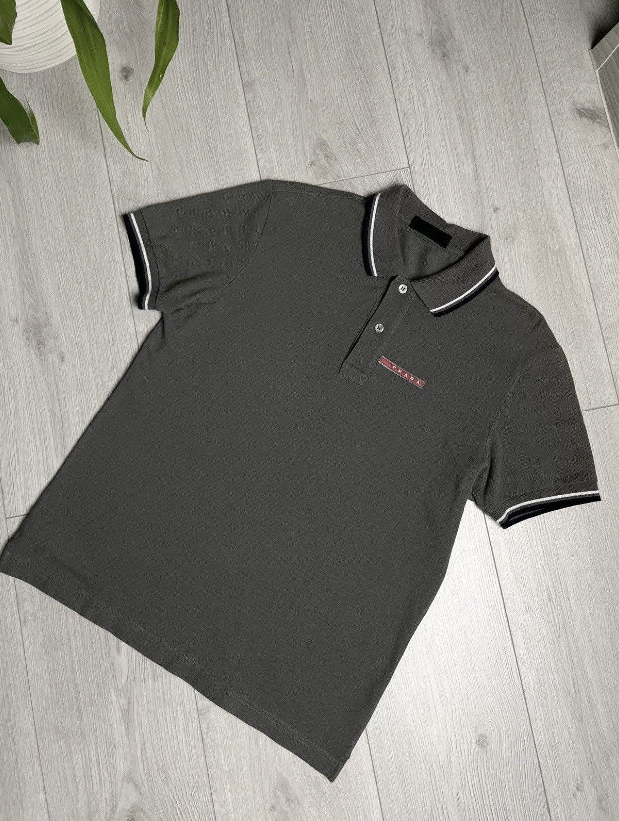 Prada Prada Red Tab Grey Polo Shirt Size US S / EU 44-46 / 1 - 1 Thumbnail