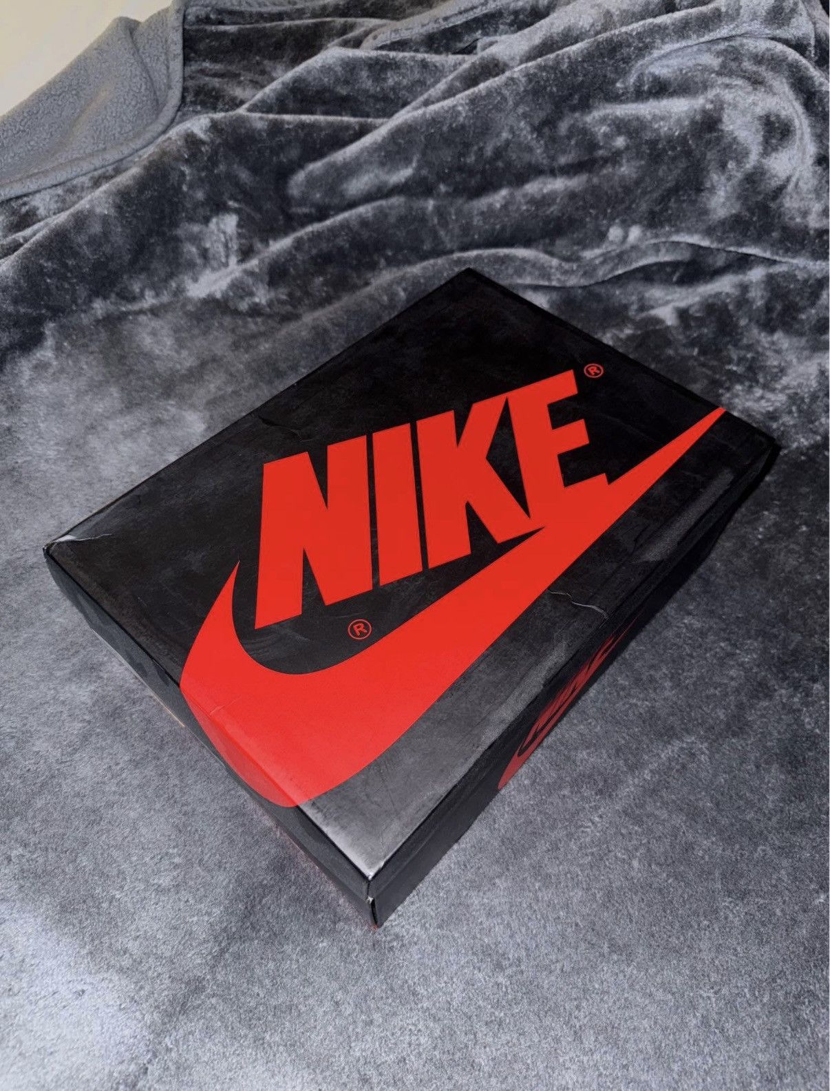 Nike Jordan 1 Retro High Royal Toe Size US 13 / EU 46 - 7 Thumbnail