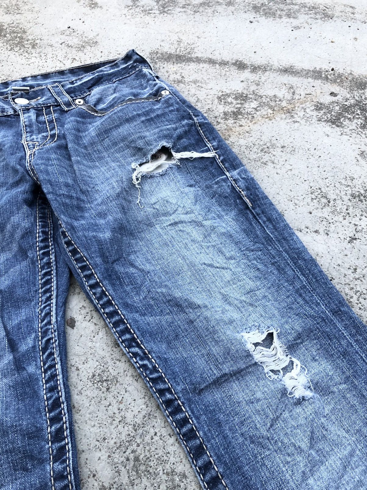 True Religion TRUE RELIGION DISTRESSED DENIM Size US 32 / EU 48 - 3 Thumbnail