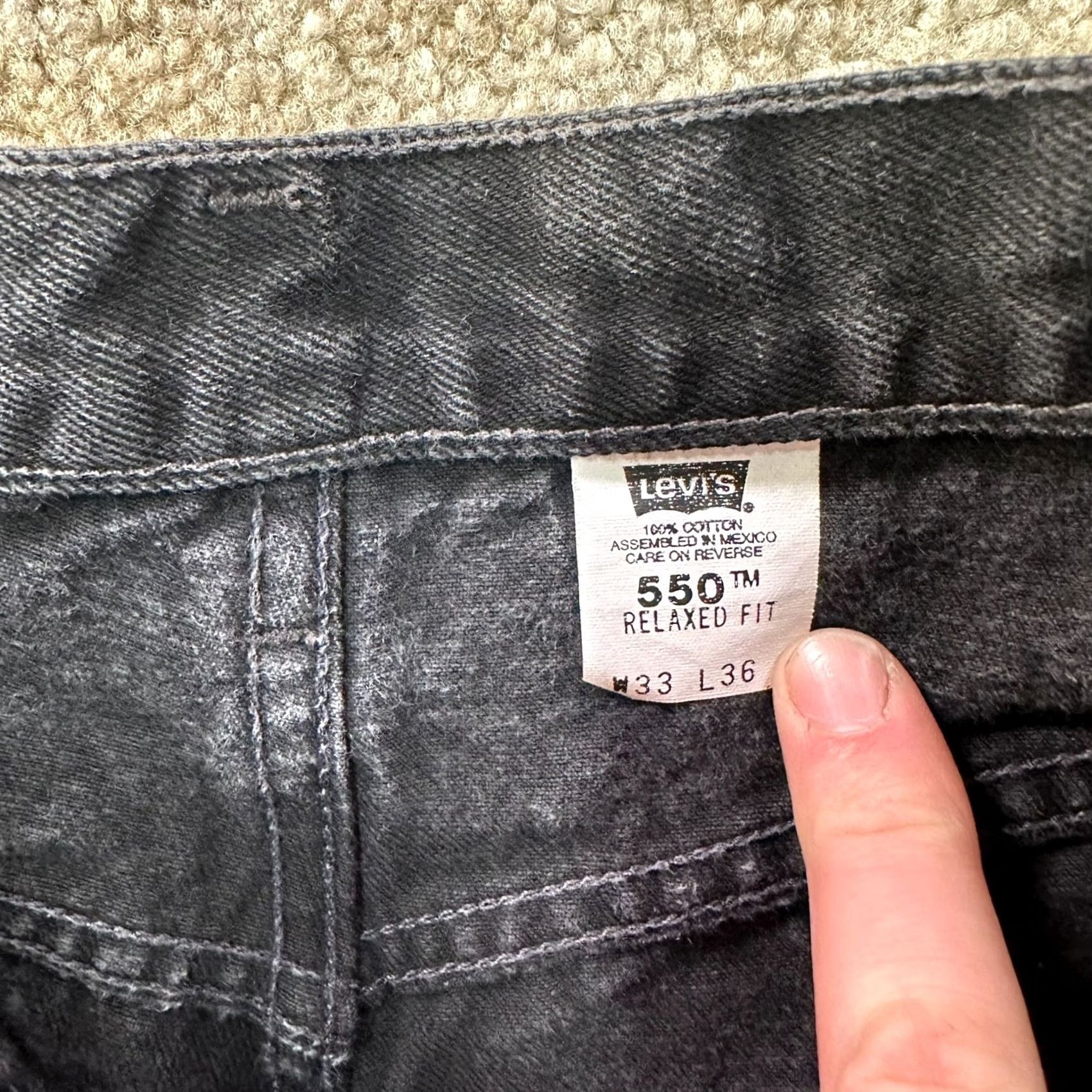 Levi's VINTAGE Levi's 550 Jeans Men 33x36 Black Denim Relaxed 90s Grunge Y2K Denim Jeans Mens Black Size US 33 - 4 Thumbnail