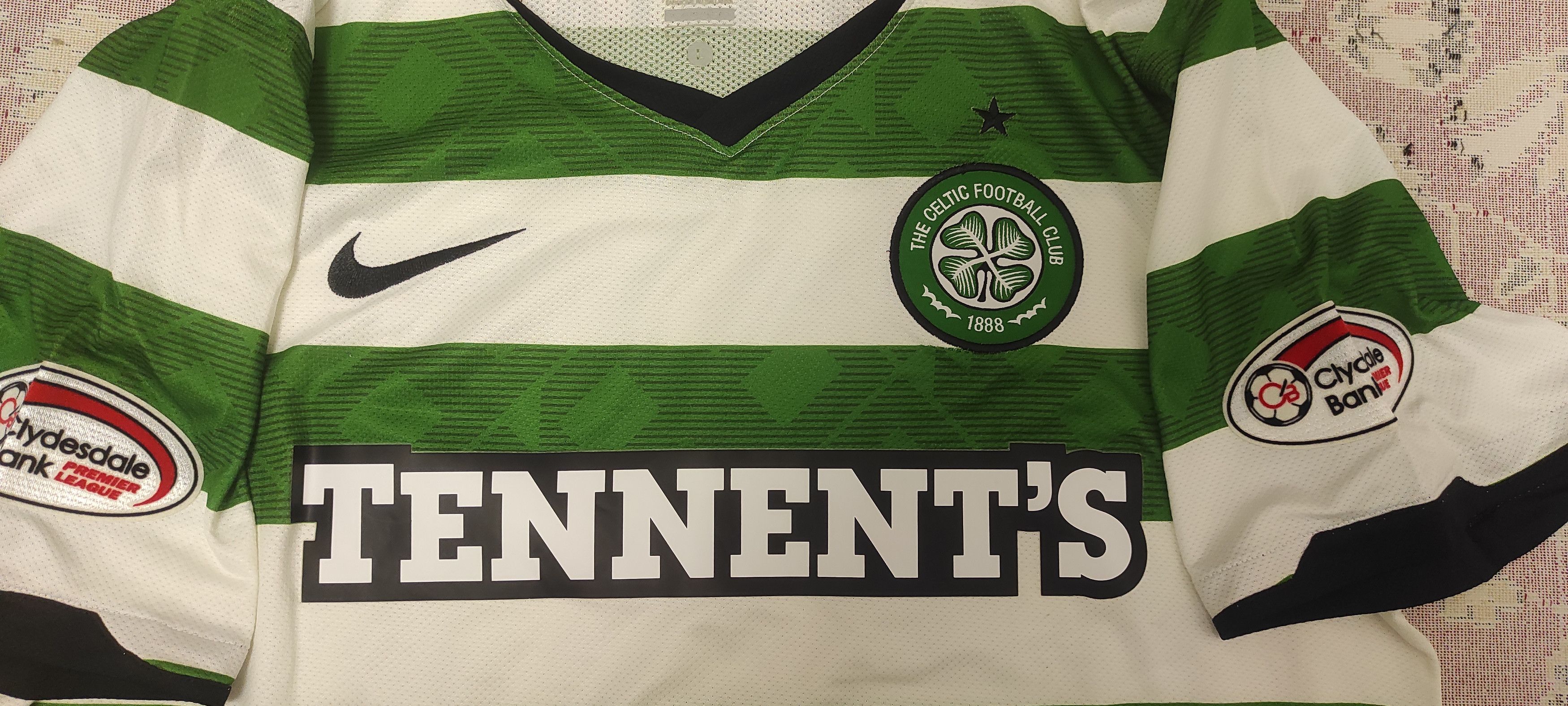 Nike Celtic #23 Hutchinson Match Worn Home football 2010 - 2012 Size US L / EU 52-54 / 3 - 5 Thumbnail