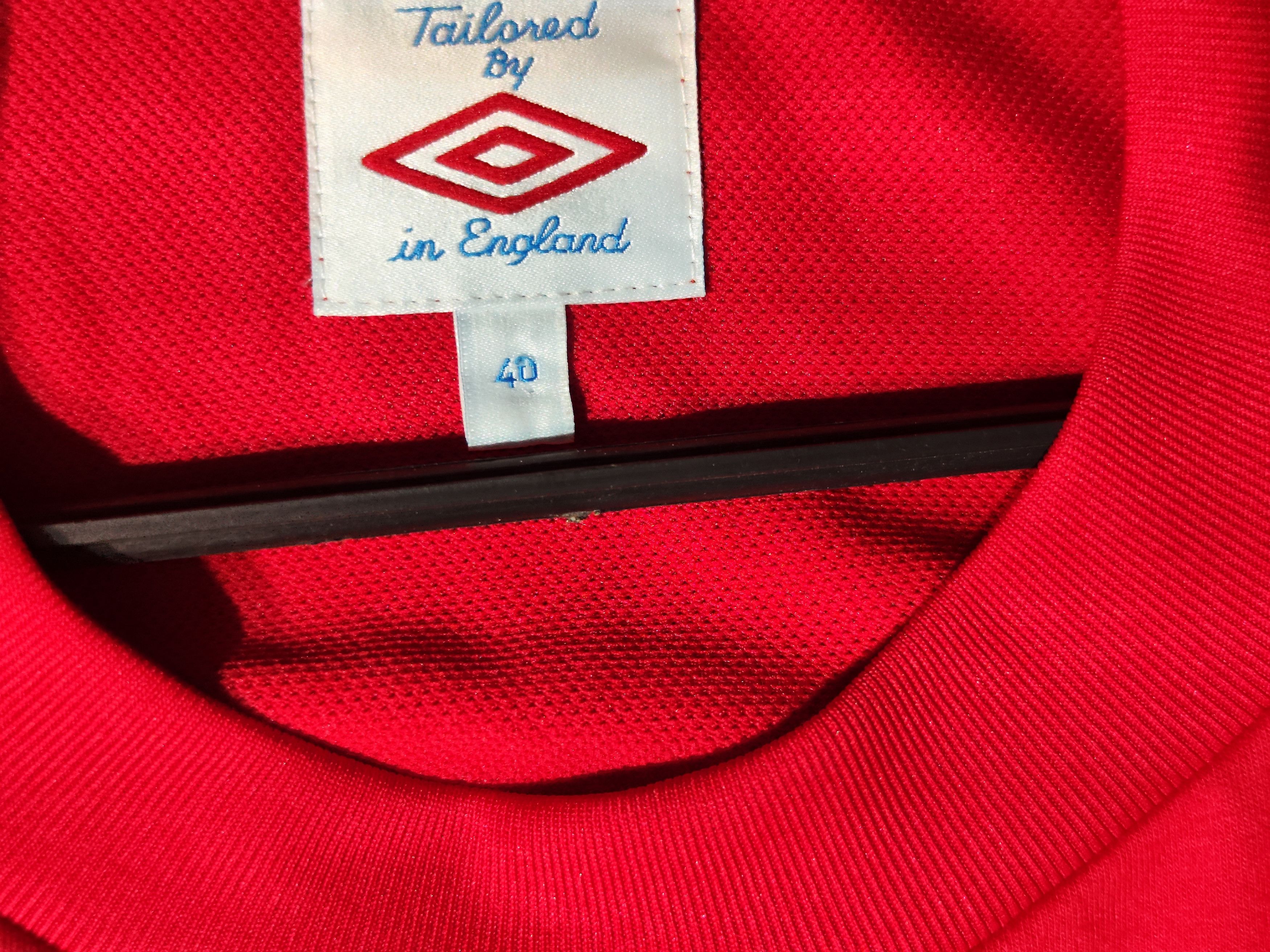 Umbro Umbro England Away football shirt size S Size US S / EU 44-46 / 1 - 4 Thumbnail