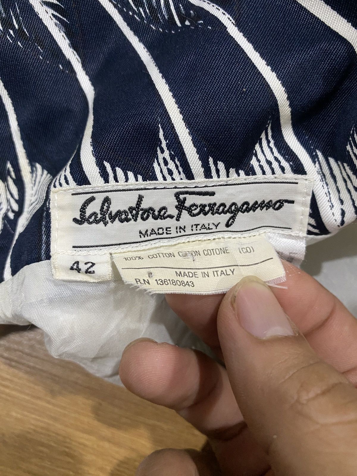 Salvatore Ferragamo Salvatore Ferragamo Monocrome Printed Rayon Cropped Jacket Size M / US 6-8 / IT 42-44 - 14 Thumbnail