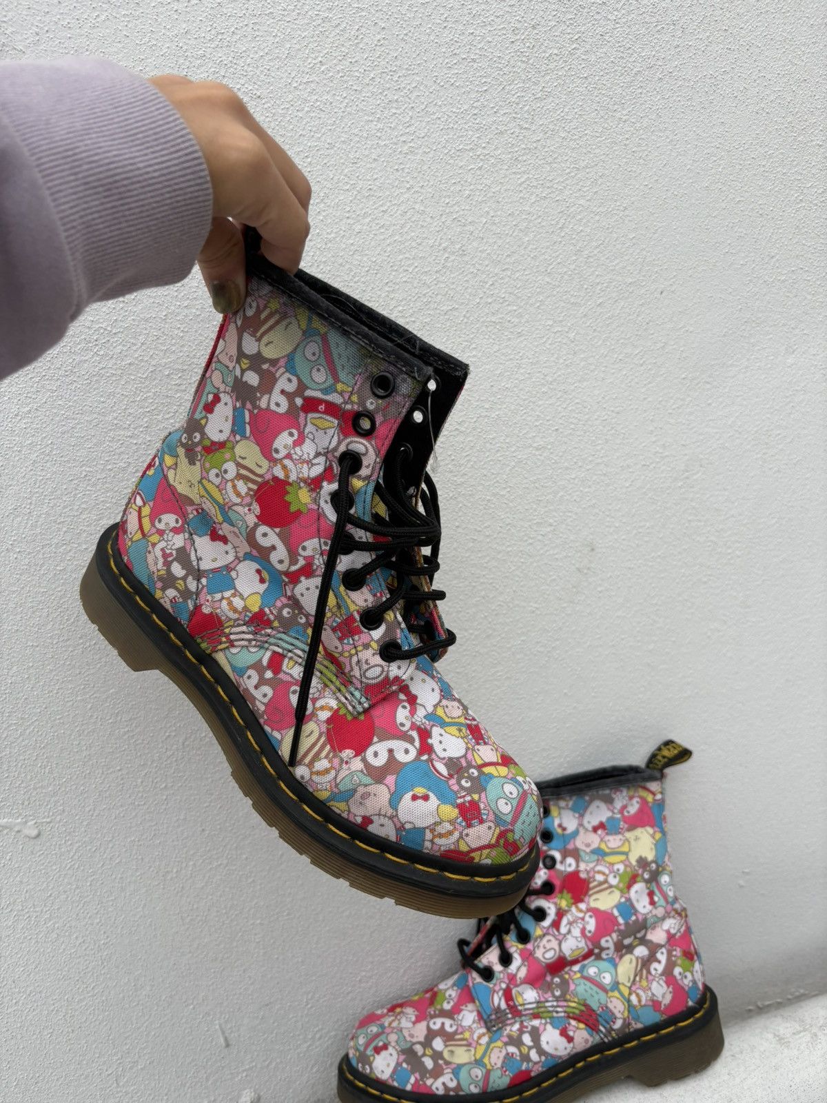 Dr. Martens Dr Martens x Hello kitty limited edition boots Size US 7 / IT 37 - 16 Thumbnail