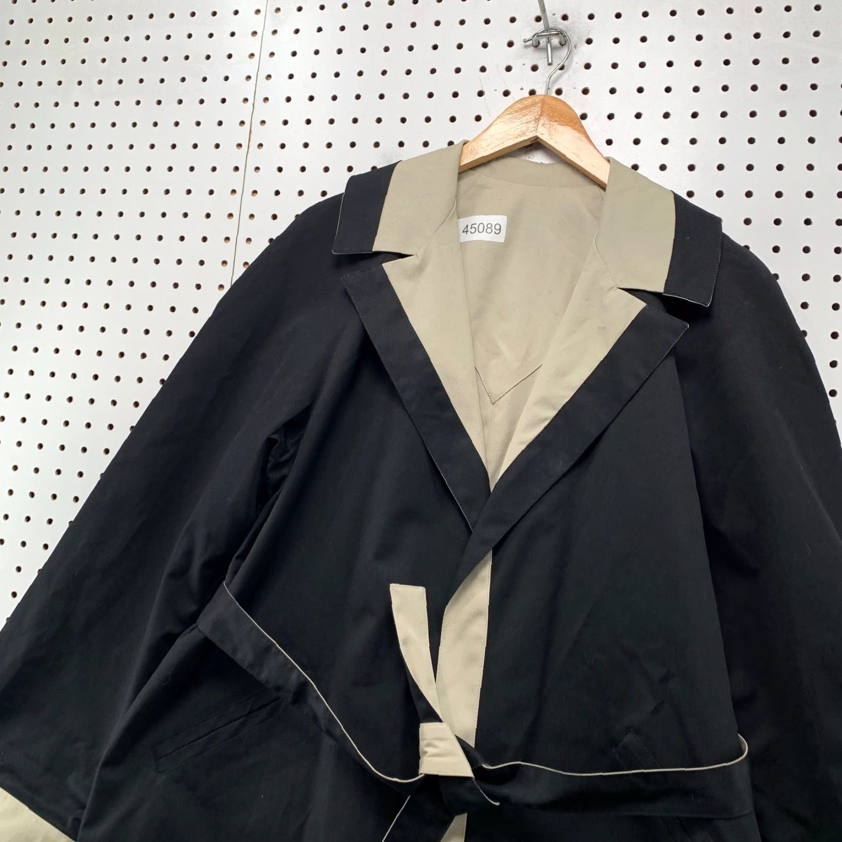 Rains VINTAGE Rain Shedder Trench Coat Womens 11/12 Black Beige Belted Size XL / US 12-14 / IT 48-50 - 4 Thumbnail