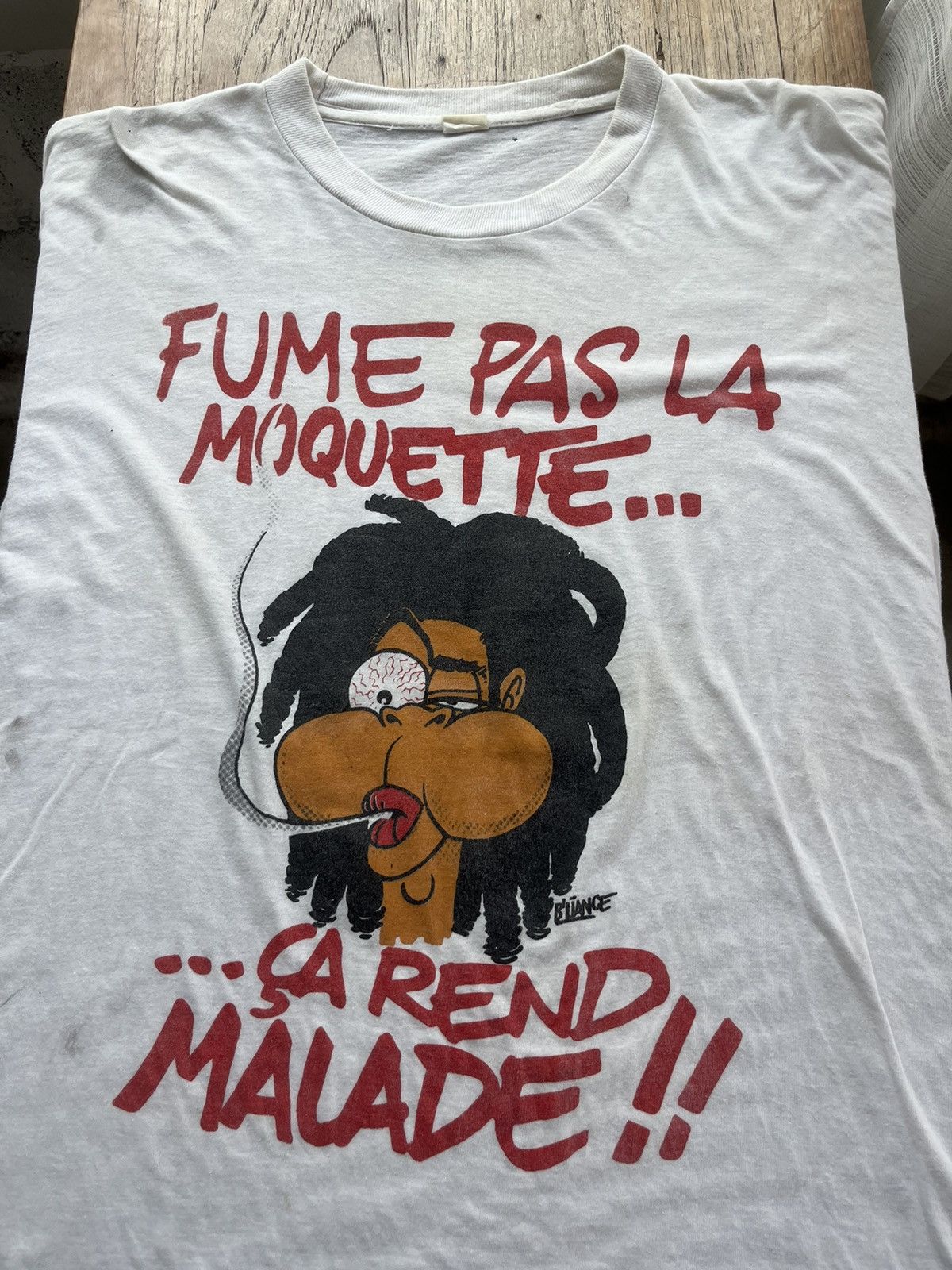 Vintage Vintage Fume Pas La Moquette… Ca Rend Malade !! 90’s T-shirt Size US XL / EU 56 / 4 - 3 Thumbnail