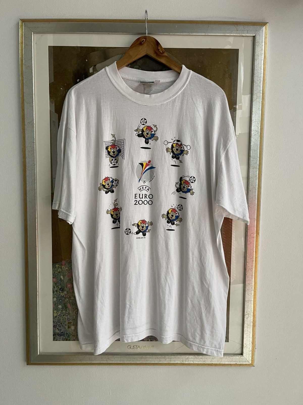 Vintage Vintage Uefa Euro 2000 Mascot t shirt Size US XL / EU 56 / 4 - 1 Thumbnail