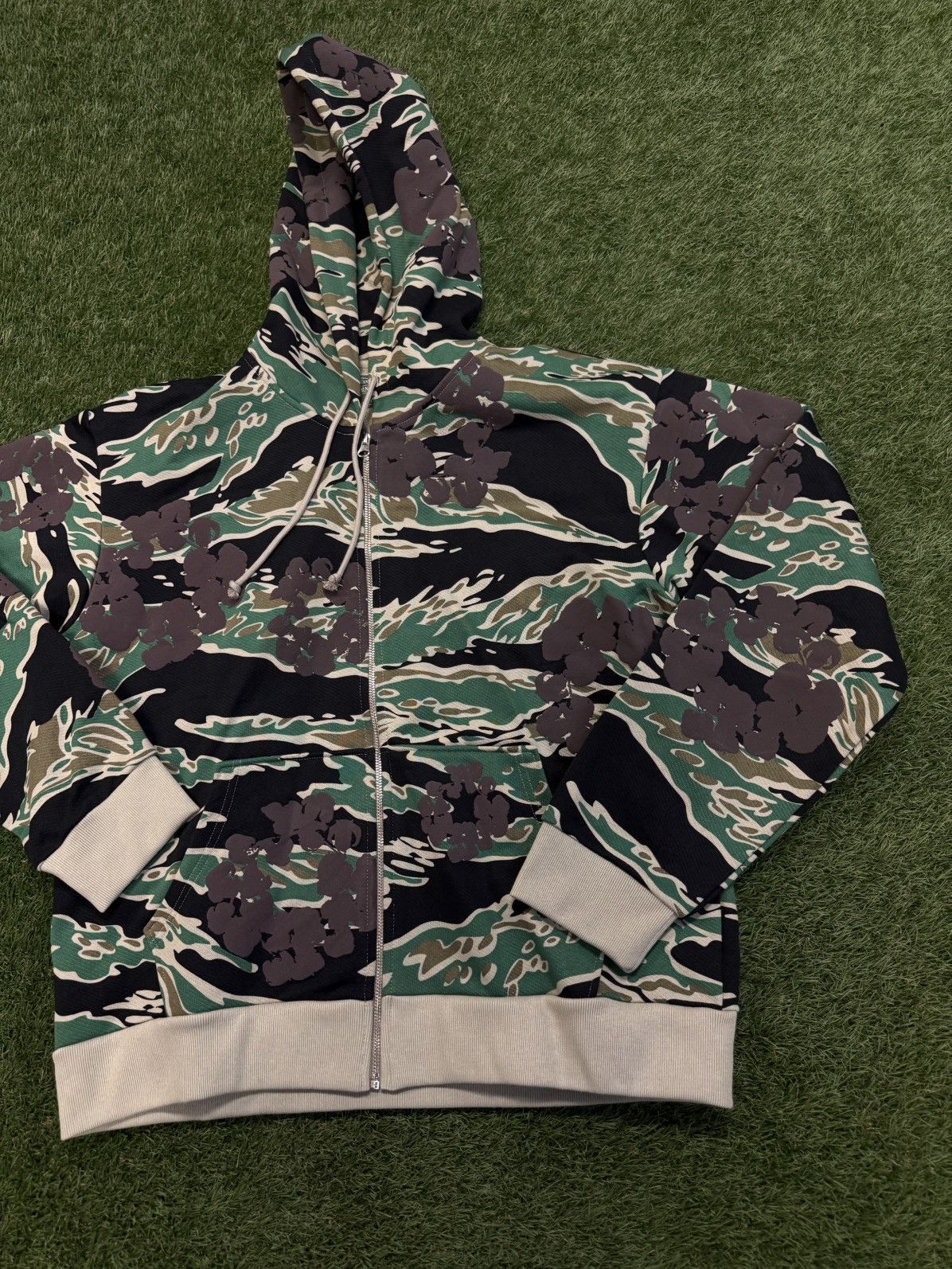 DENIM TEARS Denim Tears Green Camo Cotton Wreath Zip Up Size Large (NEW) Size US L / EU 52-54 / 3 - 2 Thumbnail