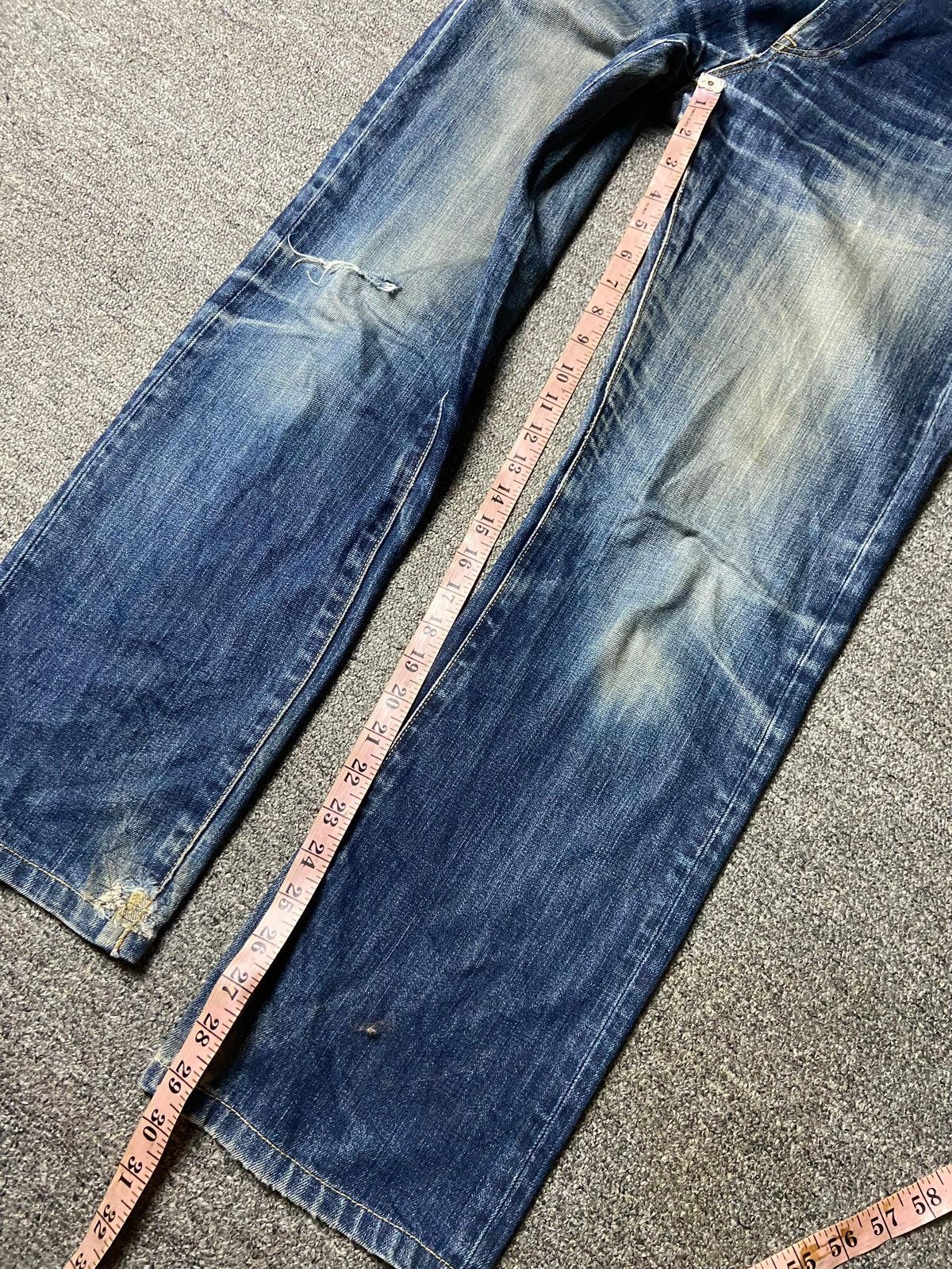 Uniqlo Uniqlo Distressed Ripped Denim Jeans (164) Size US 31 - 4 Thumbnail