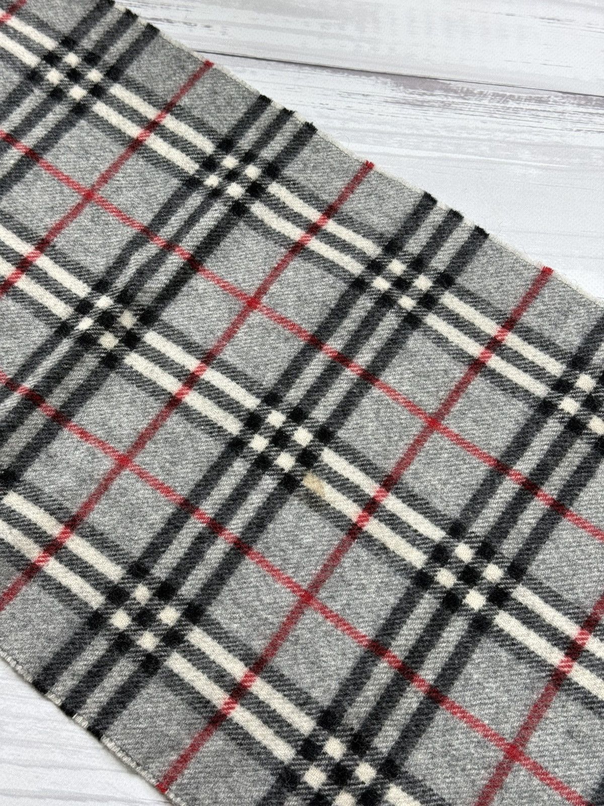 Burberry Vintage Burberrys Grey 100% Lambs Wool Size ONE SIZE - 4 Thumbnail