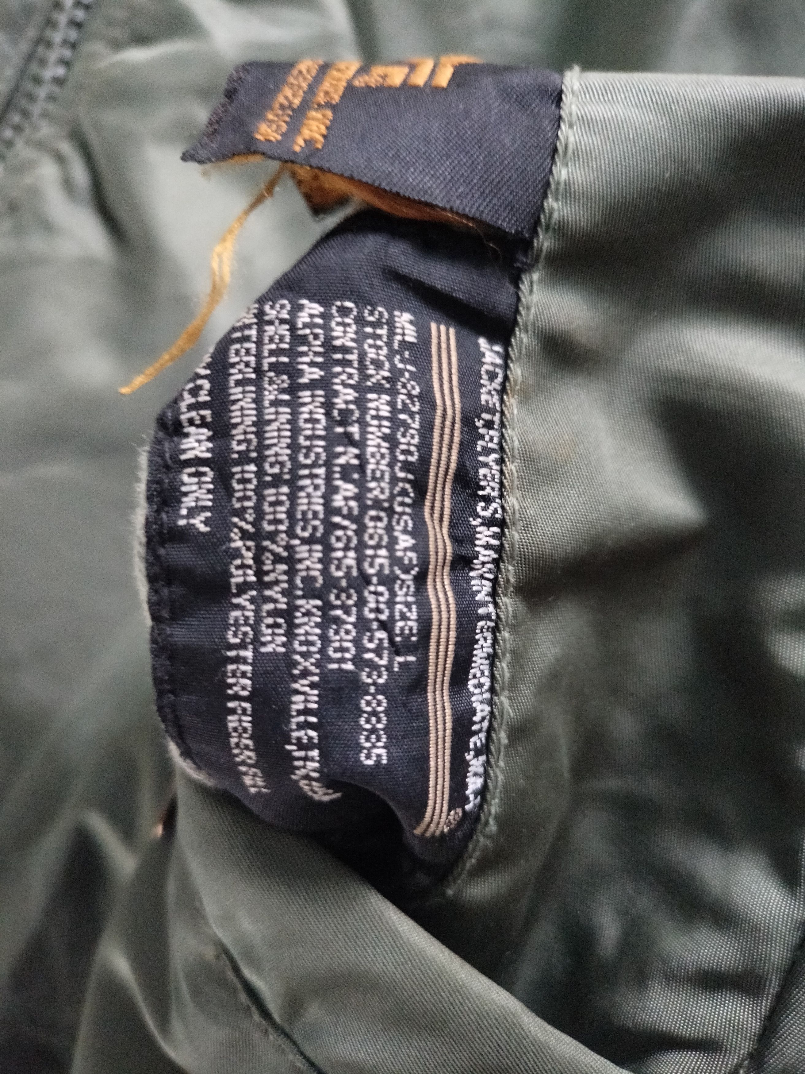 Alpha Industries × Vintage Vintage Alpha Industries MA-1 Flight Jacket Size US L / EU 52-54 / 3 - 5 Thumbnail
