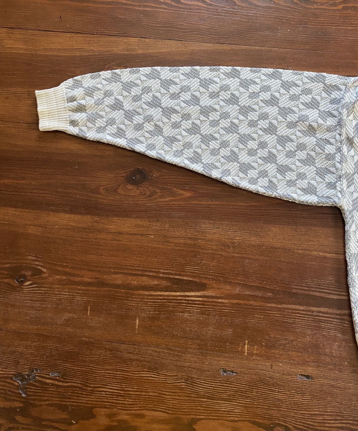 Vintage Vintage 90’s Geometric Pattern White & Grey Knit Sweater Size US M / EU 48-50 / 2 - 8 Thumbnail