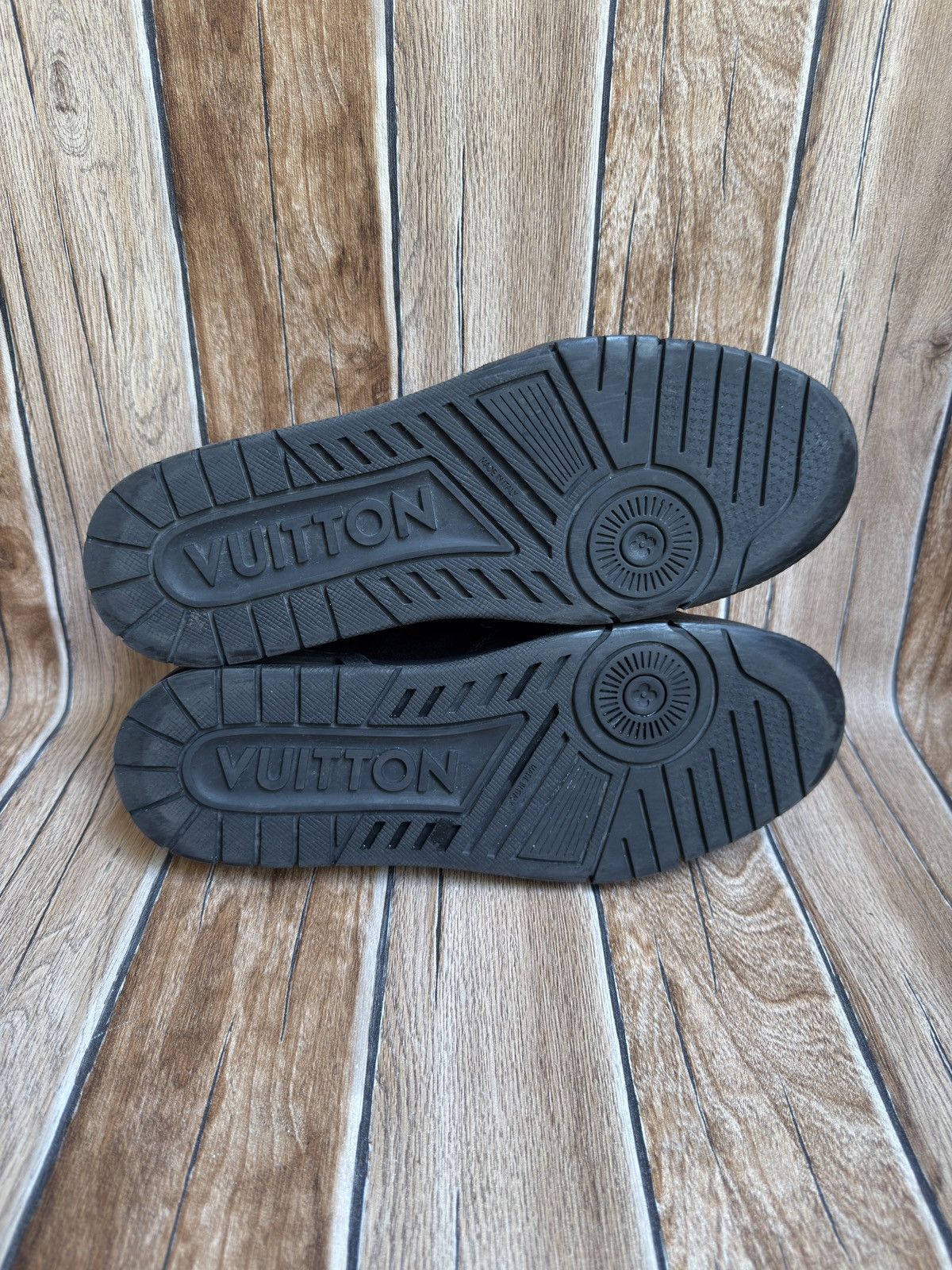 Louis Vuitton Suede lv trainers Size US 10 / EU 43 - 16 Thumbnail
