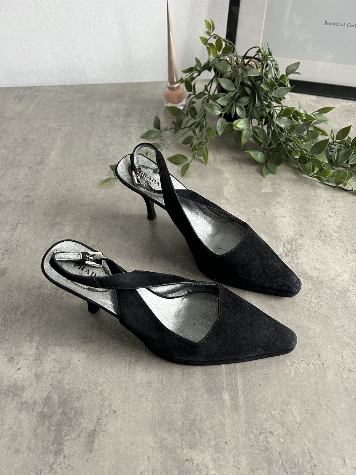 Prada × Vintage Prada Vintage heels Suede Luxury Old money Size US 5 / IT 35 - 1 Thumbnail