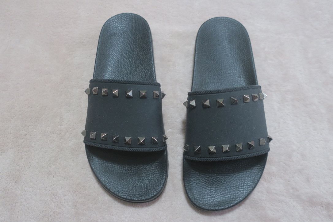 Valentino VALENTINO GARAVANI Black Rockstud Pool Slides Size US 8 / IT 38 - 1 Thumbnail