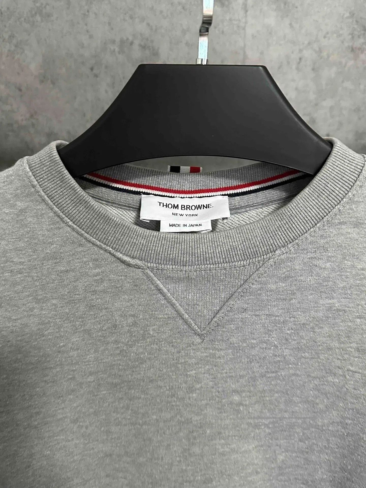 Thom Browne Thom Browne Classic Gray Four-Stripe Crewneck. Size US XL / EU 56 / 4 - 4 Thumbnail