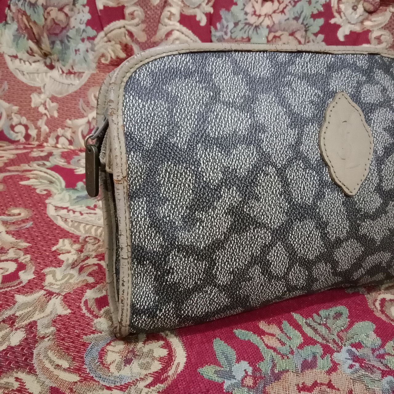Vintage Vintage Yves Saint Laurent Giraffe Clutch Bag Size ONE SIZE - 13 Thumbnail